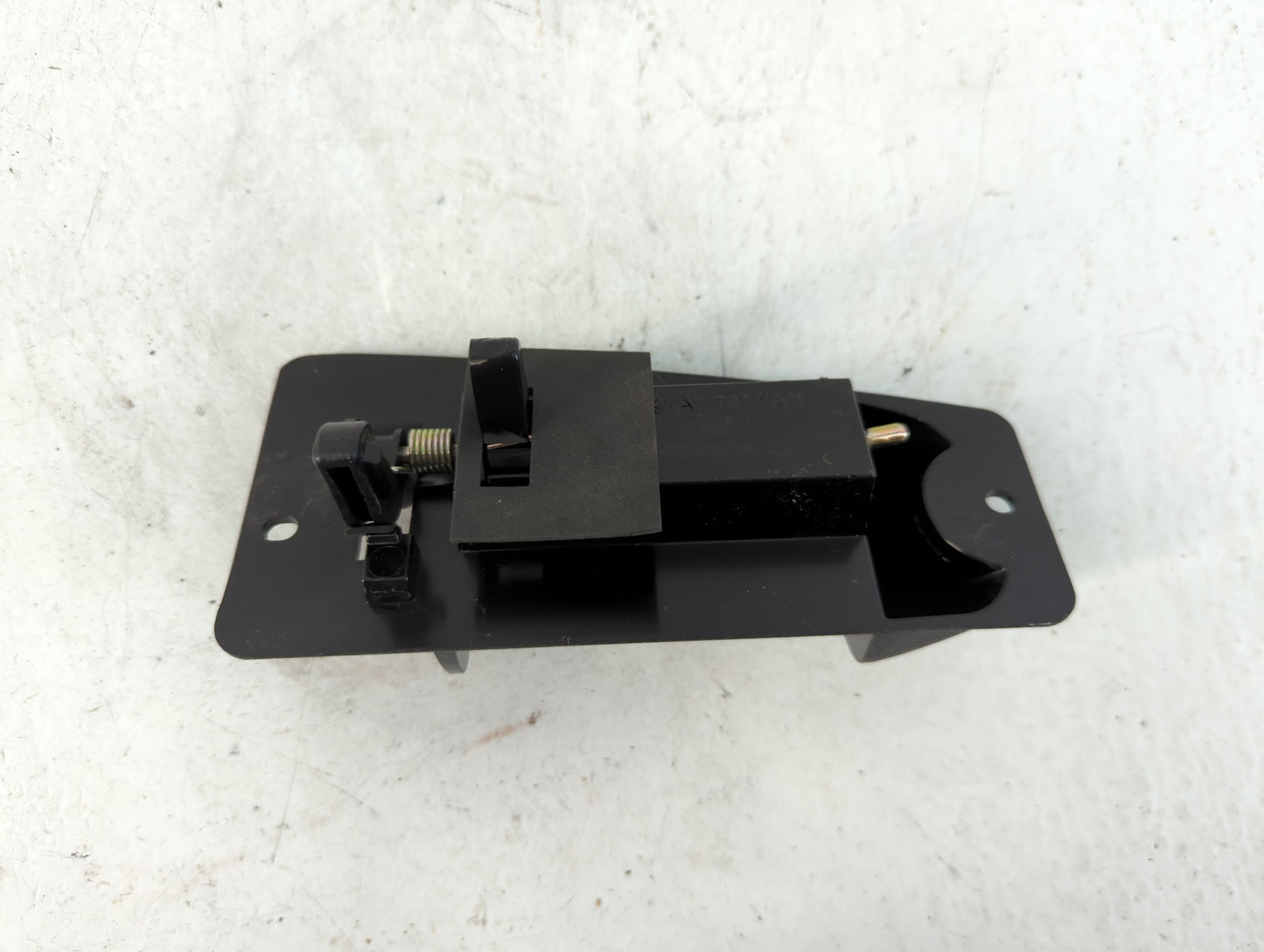 2004 Chevrolet Silverado 1500 Drivers Side Inside Front Door Handle Oem - Oemusedautoparts1.com