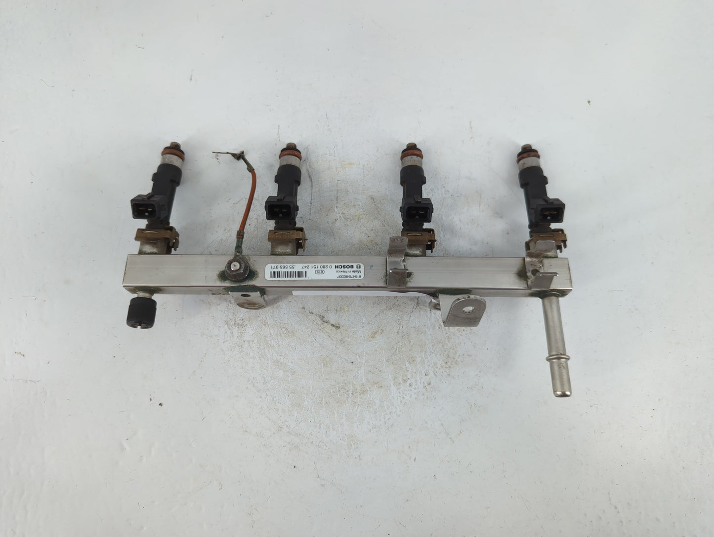 2014 Buick Enclave Fuel Injectors P/N:55 565 971 Fits OEM Used Auto Parts - Oemusedautoparts1.com