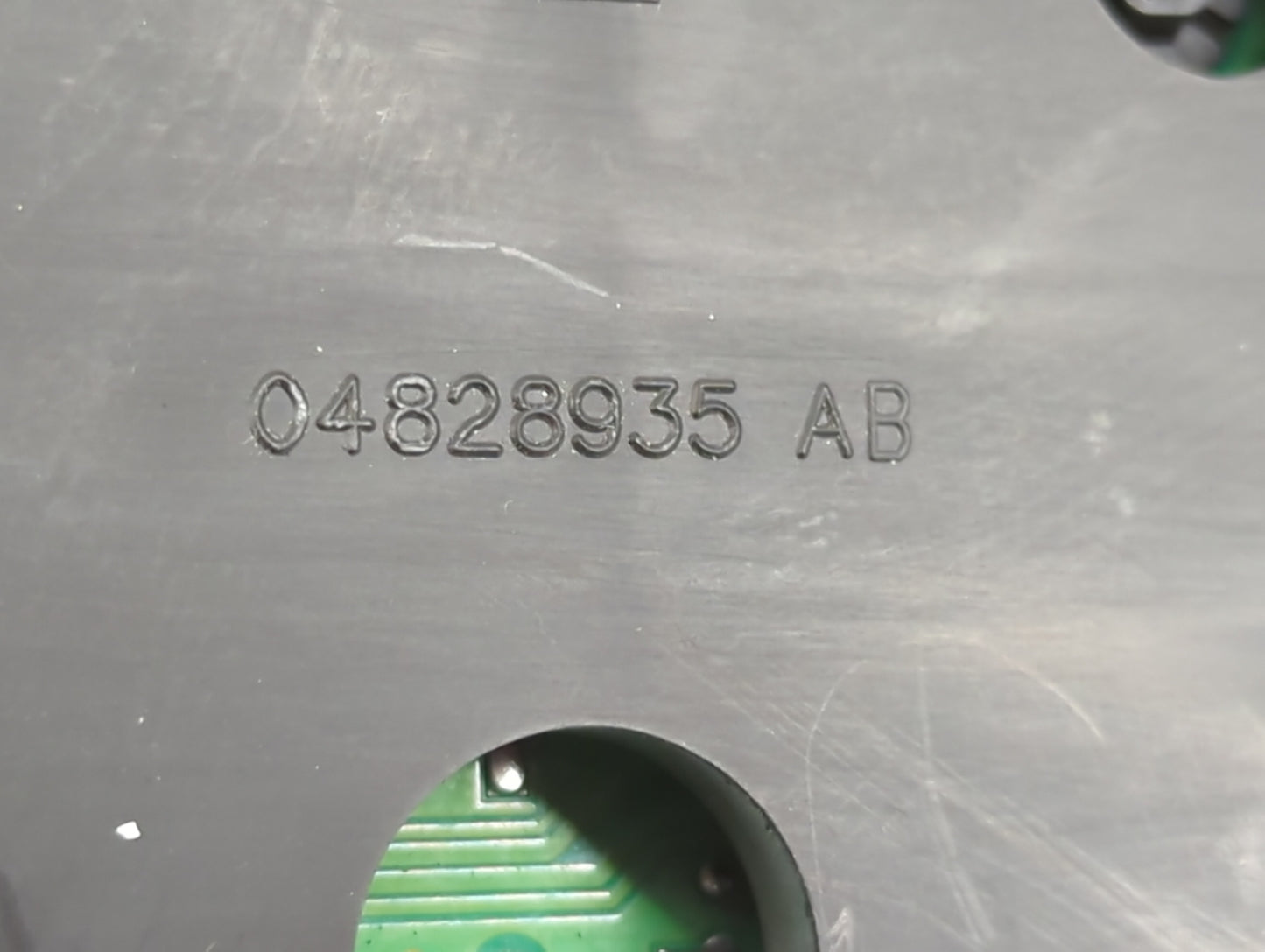 2004 Jeep Cherokee Instrument Cluster Speedometer Gauges P/N:04828935AB Fits OEM Used Auto Parts