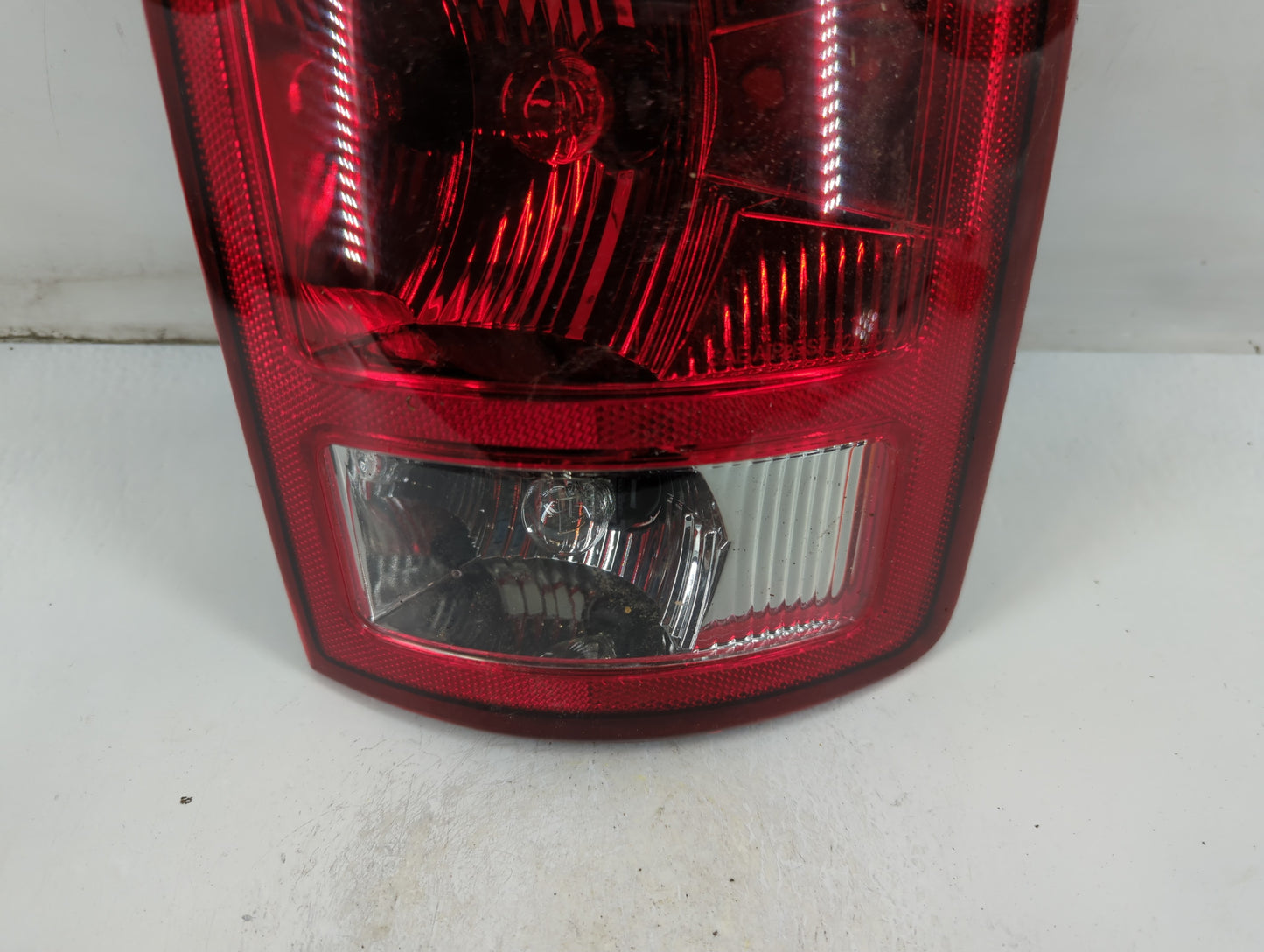 2006 Dodge Ram 3500 Tail Light Assembly Passenger Right OEM P/N:30580379 CS172-B000R-US56 Fits OEM Used Auto Parts