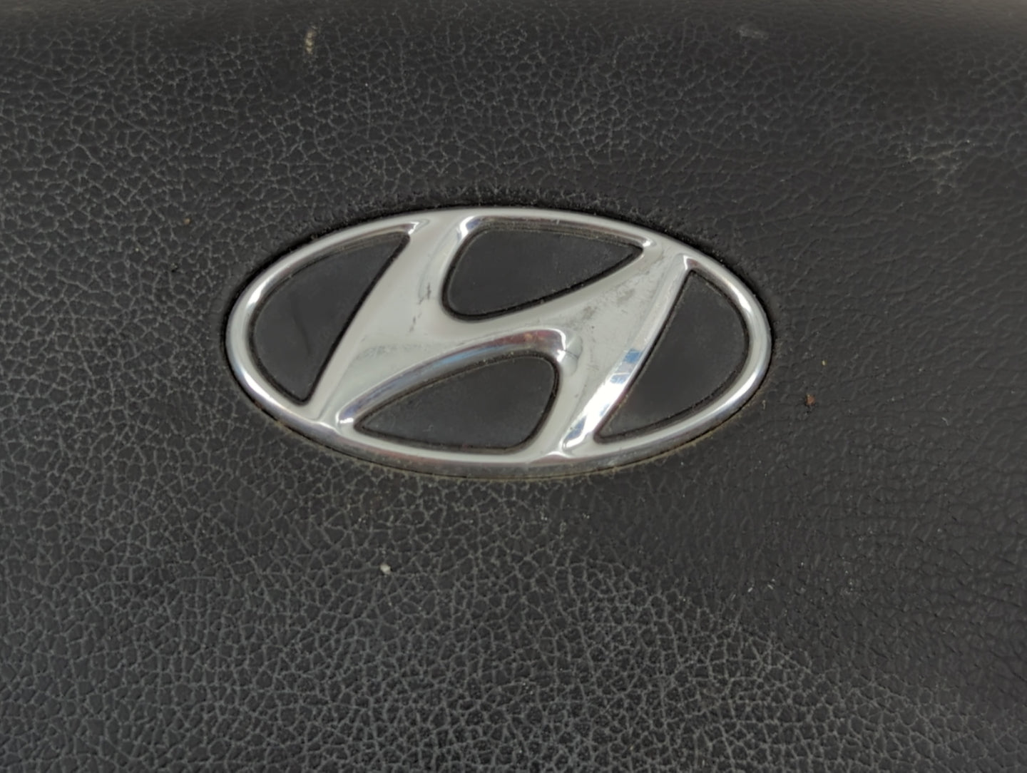2011 Hyundai Sonata Air Bag Driver Left Steering Wheel Mounted P/N:585W0841294 W 084, 585 BK Fits OEM Used Auto Parts - Oemusedautoparts1.com