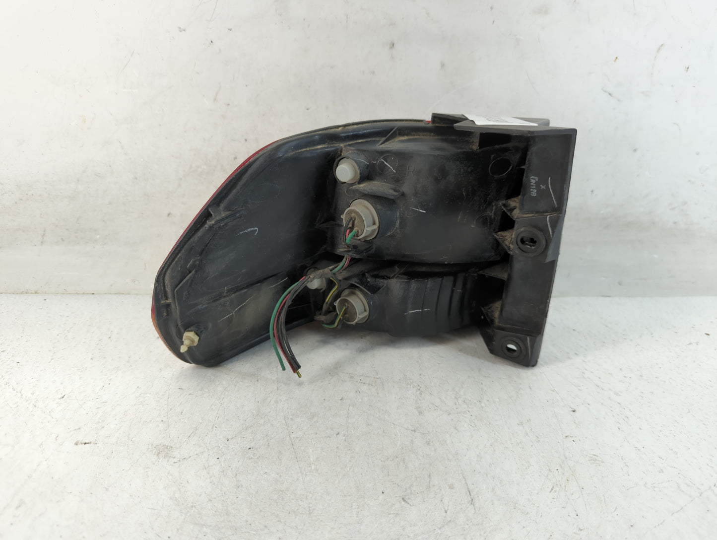 2002-2004 Honda Odyssey Tail Light Assembly Passenger Right OEM P/N:HO2801158 Fits Fits 2002 2003 2004 OEM Used Auto Parts - Oemusedautoparts1.com