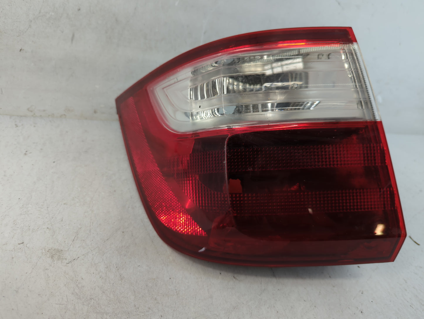 2011-2013 Honda Odyssey Rear Center Lid Brake Light Tail Light P/N:11-6362 Fits Fits 2011 2012 2013 OEM Used Auto Parts - Oemusedautoparts1.com