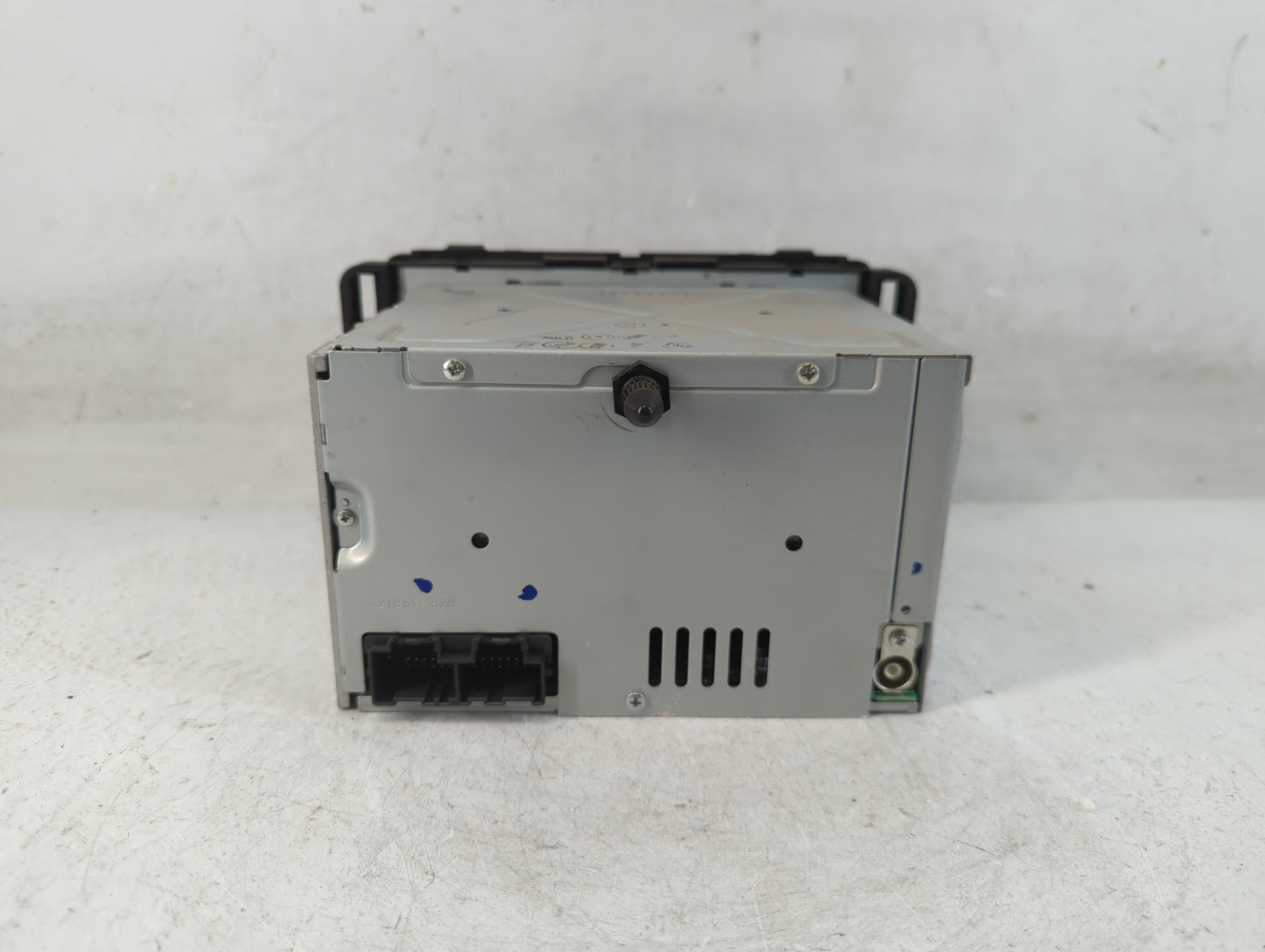 2007-2008 Pontiac Torrent Radio AM FM Cd Player Receiver Replacement P/N:22736965 Fits Fits 2007 2008 OEM Used Auto Parts - Oemusedautoparts1.com