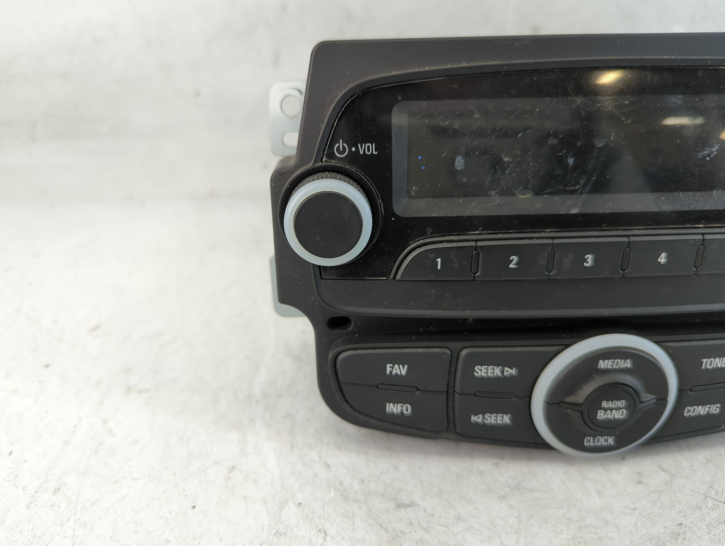 2014-2015 Chevrolet Spark Radio AM FM Cd Player Receiver Replacement P/N:95409018 Fits Fits 2014 2015 OEM Used Auto Parts - Oemusedautoparts1.com