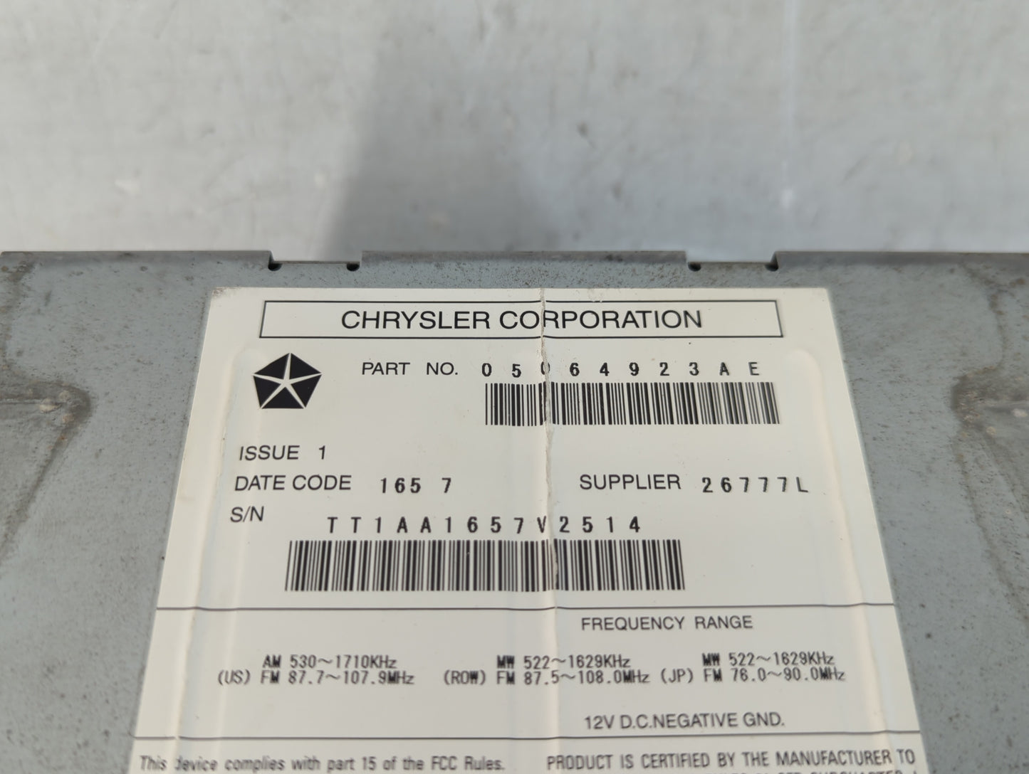 2008-2010 Chrysler 300 Radio AM FM Cd Player Receiver Replacement P/N:05064923AE Fits Fits 2008 2009 2010 OEM Used Auto Parts