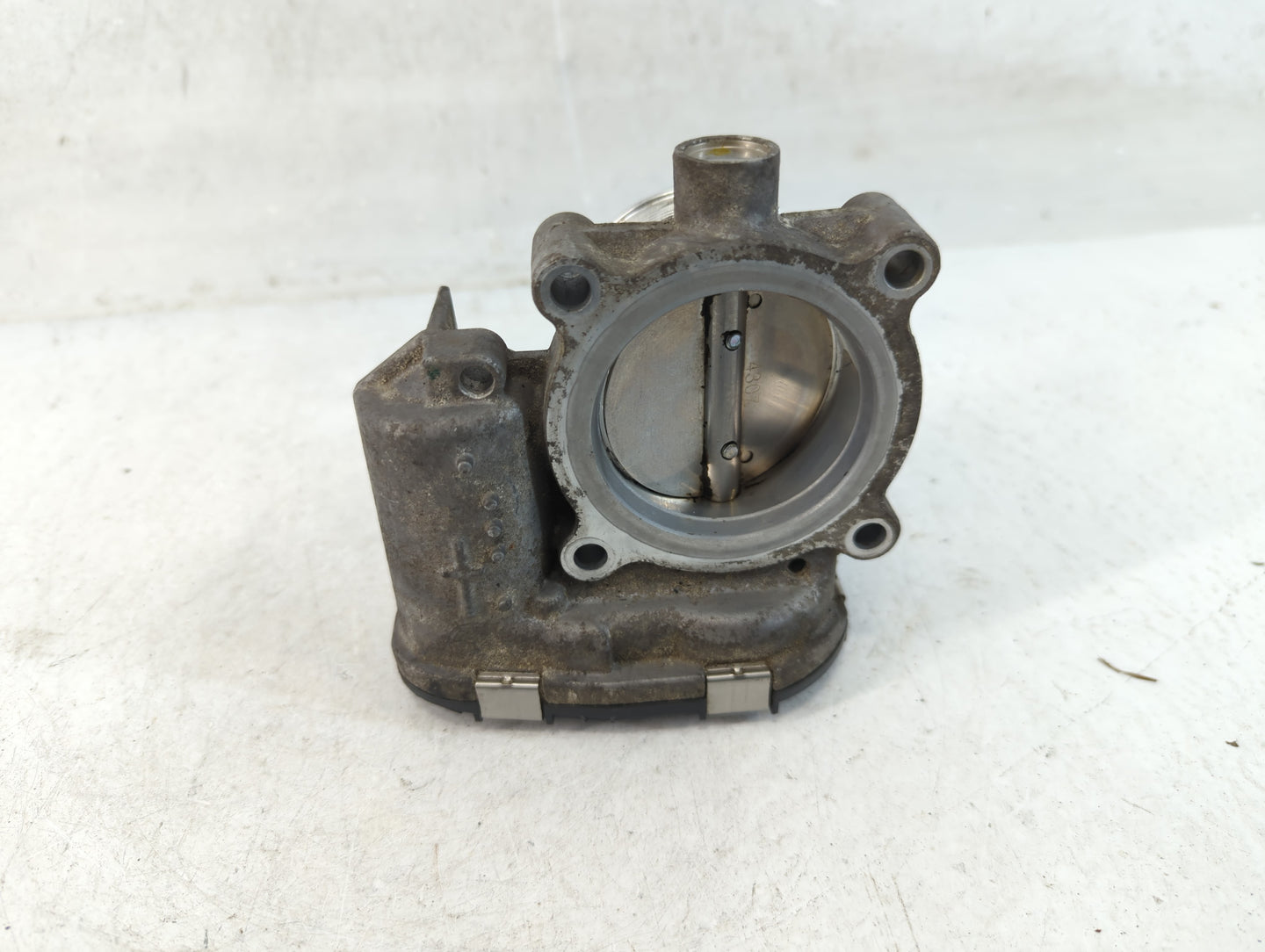 2004-2010 Ford Explorer Throttle Body P/N:DS7E-9F991-BB Fits Fits 2004 2005 2006 2007 2008 2009 2010 2011 2012 2013 2014 2015 2016 OEM Used Auto Parts - Oemusedautoparts1.com