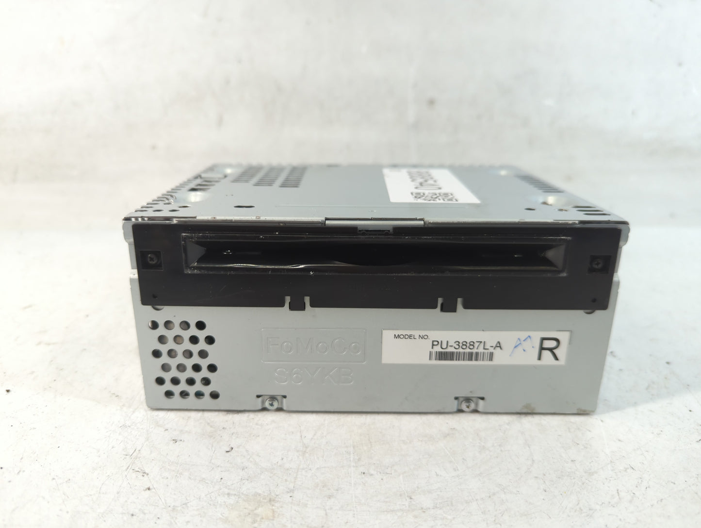 2013 Ford Edge Radio AM FM Cd Player Receiver Replacement P/N:DT4T-19C107-FA Fits OEM Used Auto Parts - Oemusedautoparts1.com