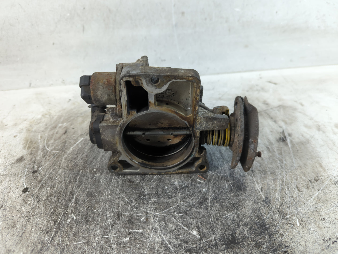 2001-2002 Chevrolet Express 2500 Throttle Body Fits Fits 2000 2001 2002 OEM Used Auto Parts - Oemusedautoparts1.com