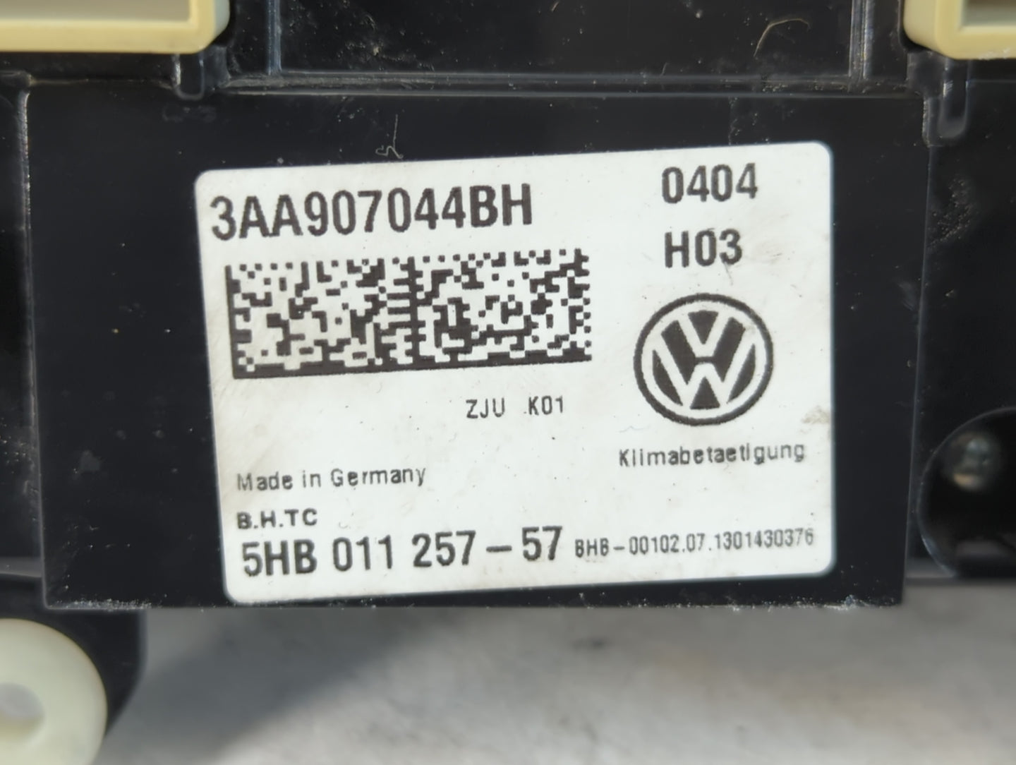 2013-2014 Volkswagen Cc Climate Control Module Temperature AC/Heater Replacement P/N:3AA907044BH Fits Fits 2013 2014 OEM Used Auto Parts - Oemusedautoparts1.com