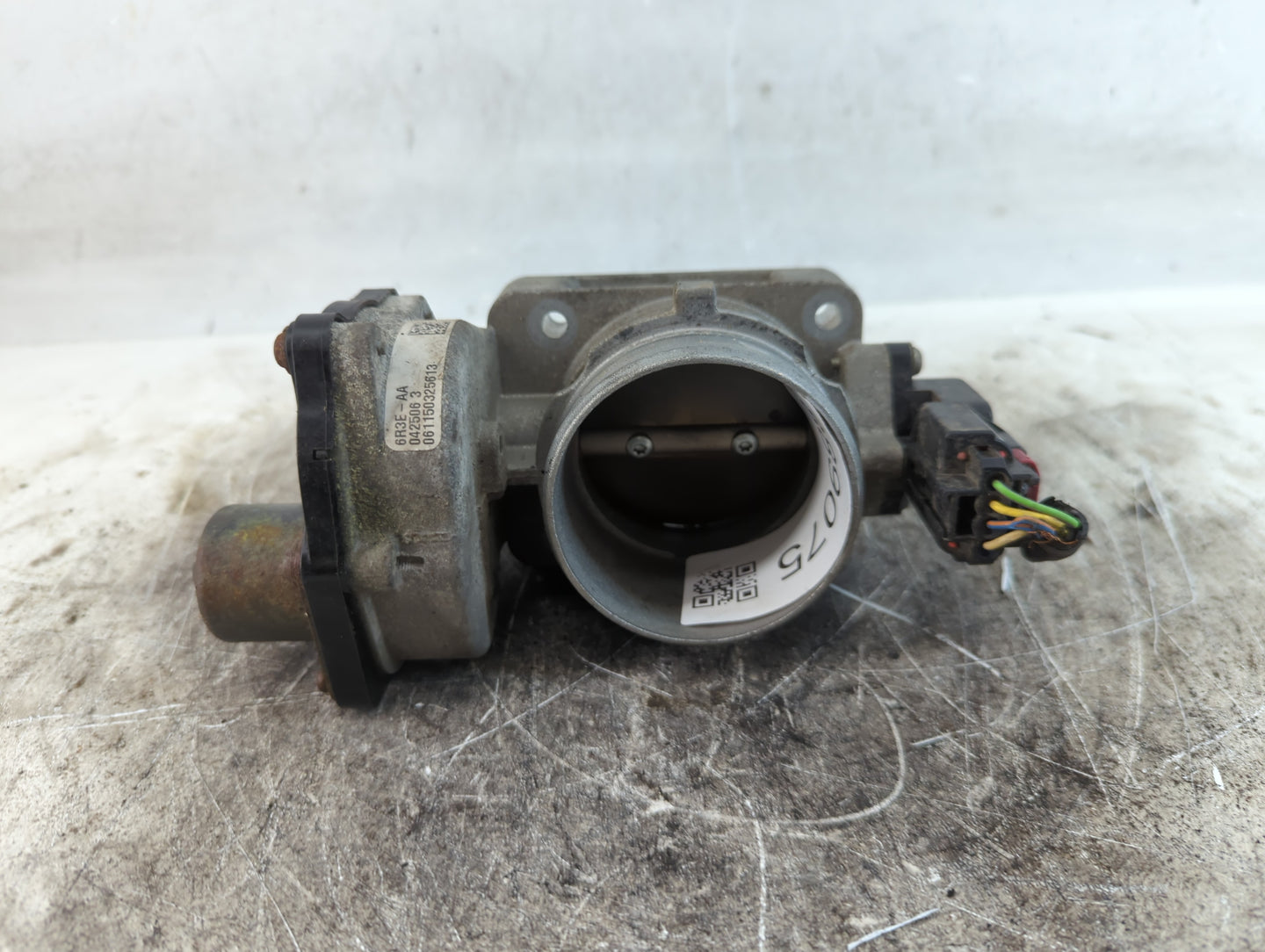2004-2010 Ford Explorer Throttle Body P/N:042506 3 6R3E-AA Fits OEM Used Auto Parts - Oemusedautoparts1.com