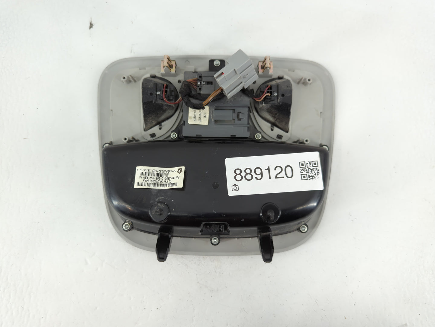 2019 Jeep Cherokee Overhead Roof Console - Oemusedautoparts1.com
