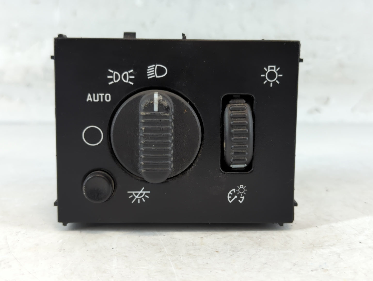 2005 Chevrolet Avalanche Headlight Lamp Control Switch - Oemusedautoparts1.com
