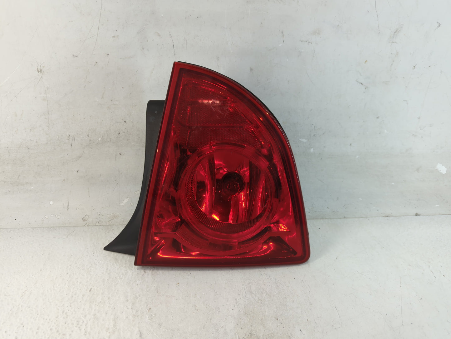 2010 Chevrolet Malibu Tail Light Assembly Passenger Right OEM P/N:992-4050-065 220-0814-096 Fits OEM Used Auto Parts - Oemusedautoparts1.com