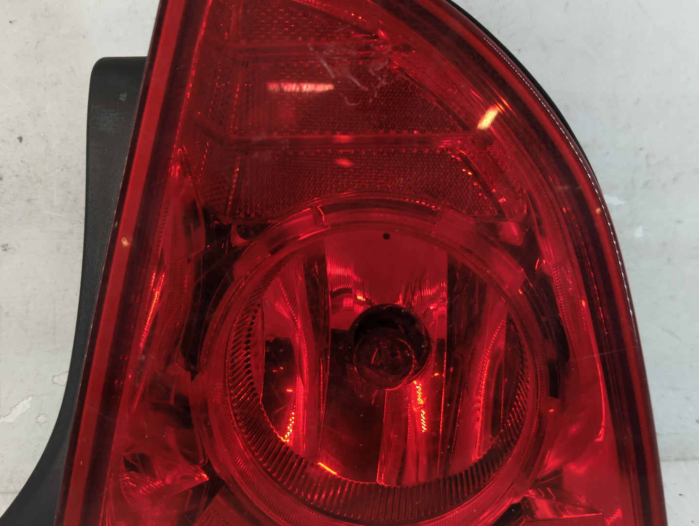 2010 Chevrolet Malibu Tail Light Assembly Passenger Right OEM P/N:992-4050-065 220-0814-096 Fits OEM Used Auto Parts - Oemusedautoparts1.com