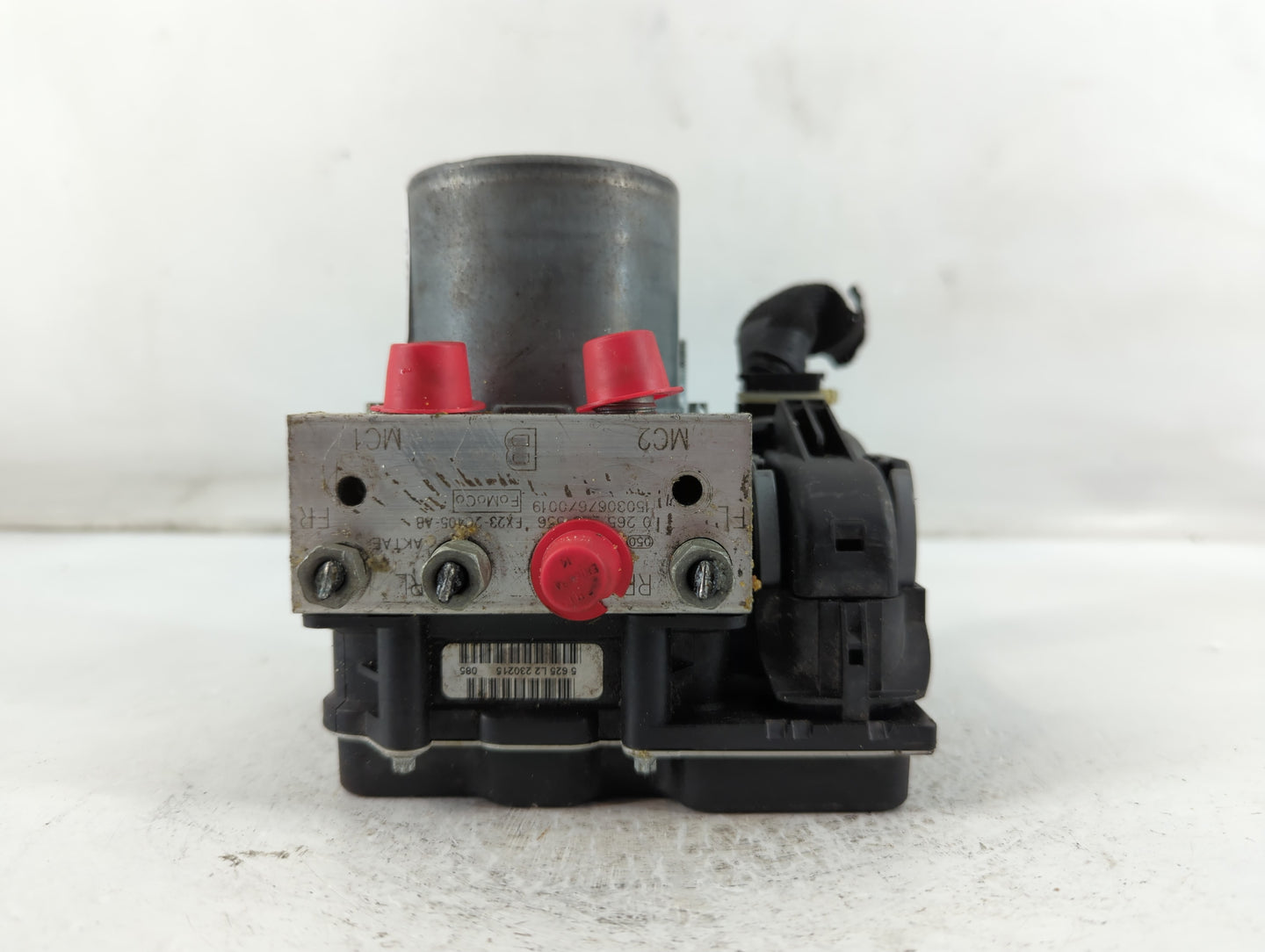 2014-2015 Jaguar Xf ABS Pump Control Module Replacement P/N:FX23-2C405-AB 0 265 239 556 Fits Fits 2014 2015 OEM Used Auto Parts - Oemusedautoparts1.com