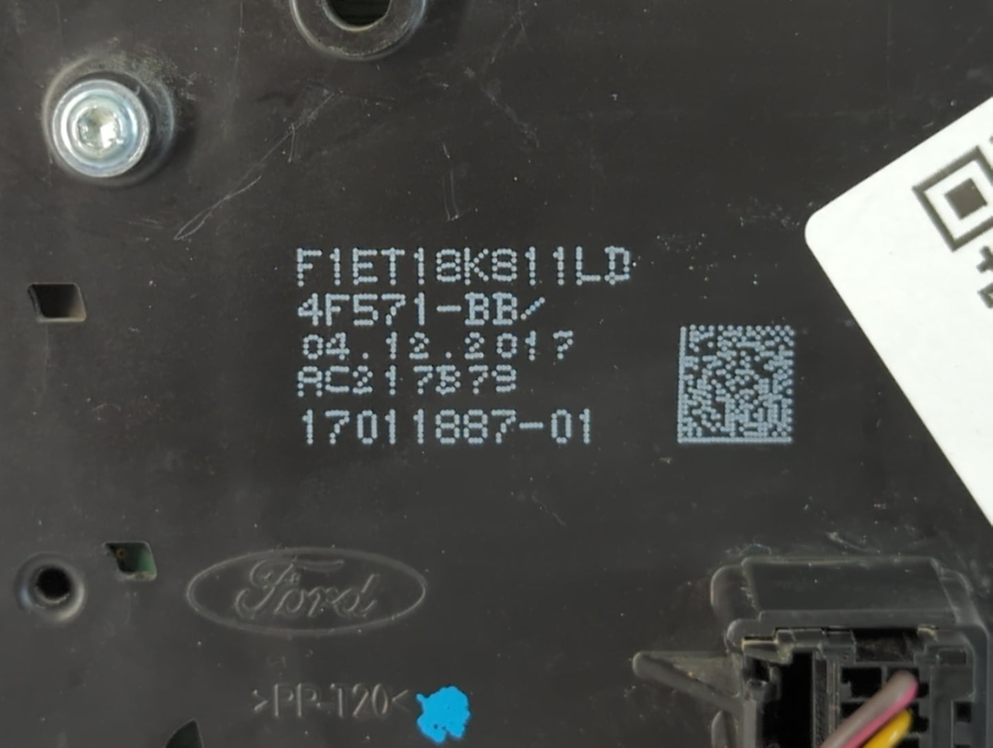 2017-2019 Ford Escape Radio AM FM Cd Player Receiver Replacement P/N:F1ET18K811LD Fits Fits 2015 2016 2017 2018 2019 OEM Used Auto Parts - Oemusedautoparts1.com