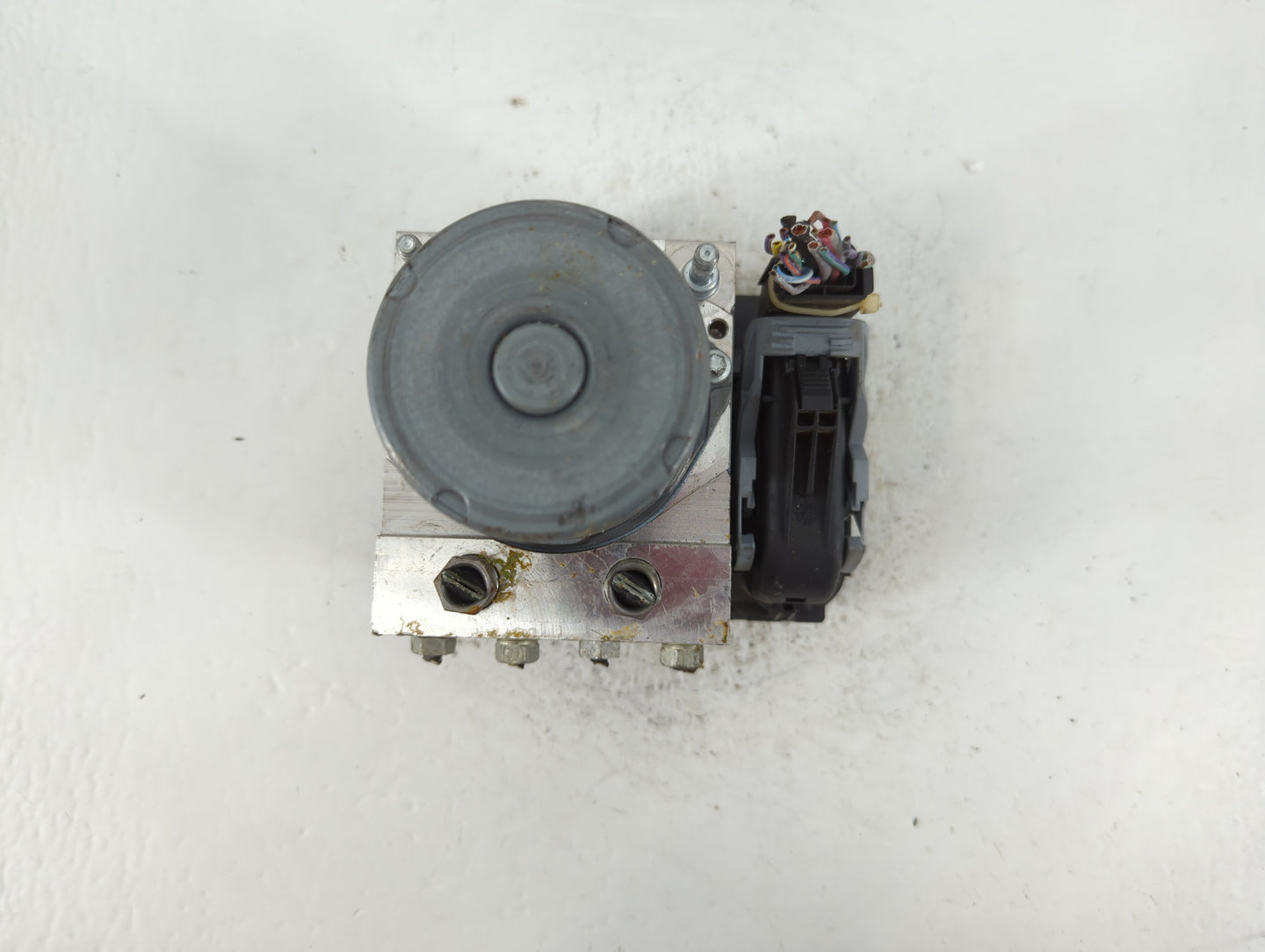 2010-2011 Jaguar Xf ABS Pump Control Module Replacement P/N:0 265 251 089 Fits Fits 2010 2011 OEM Used Auto Parts - Oemusedautoparts1.com