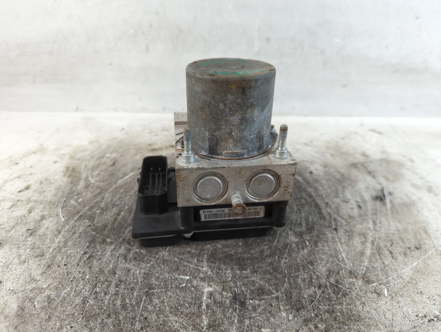 2010-2012 Ford Taurus ABS Pump Control Module Replacement P/N:BG13-2C405-AC Fits Fits 2010 2011 2012 OEM Used Auto Parts - Oemusedautoparts1.com