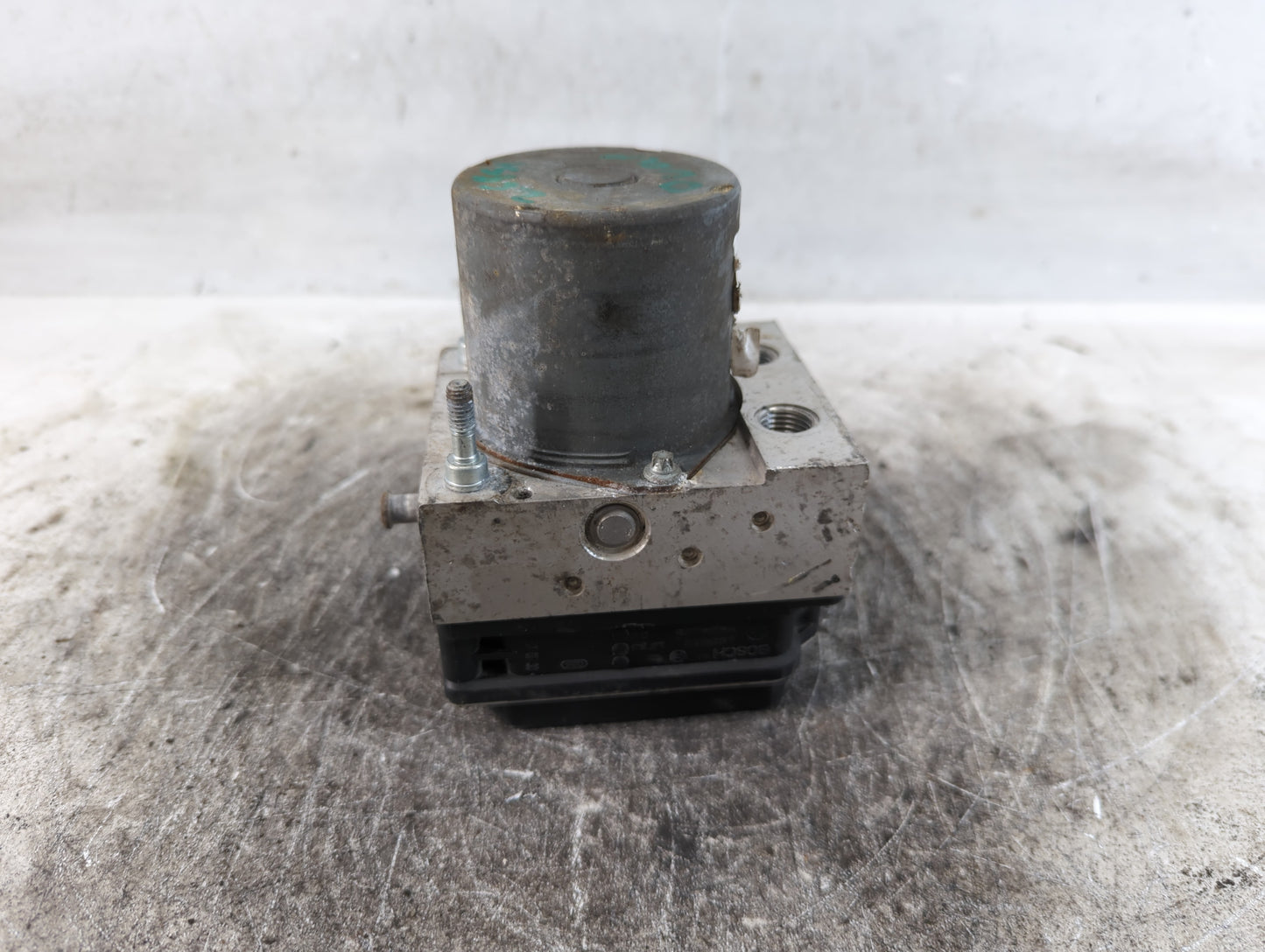 2010-2012 Ford Taurus ABS Pump Control Module Replacement P/N:BG13-2C405-AC Fits Fits 2010 2011 2012 OEM Used Auto Parts - Oemusedautoparts1.com