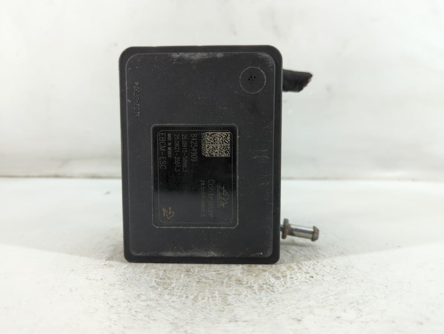 2018-2019 Chevrolet Equinox ABS Pump Control Module Replacement P/N:84254906 Fits Fits 2018 2019 2020 2021 OEM Used Auto Parts - Oemusedautoparts1.com