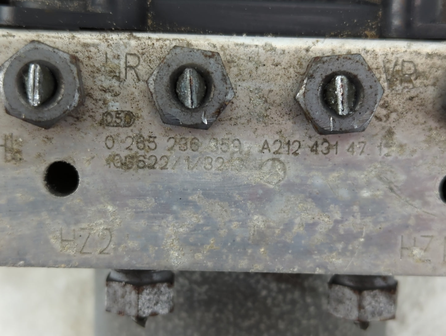 2011-2012 Mercedes-Benz E350 ABS Pump Control Module Replacement P/N:A212 431 47 12 Fits Fits 2011 2012 OEM Used Auto Parts - Oemusedautoparts1.com