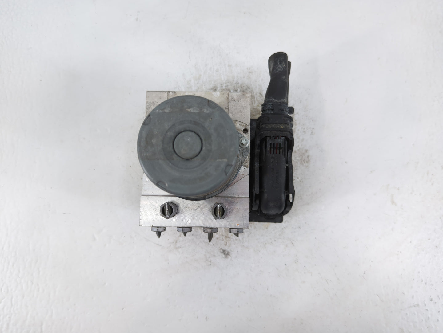 2011 Mercedes-Benz E350 ABS Pump Control Module Replacement P/N:A212 431 47 12 Fits Fits 2009 2010 2012 2013 2014 OEM Used Auto Parts - Oemusedautoparts1.com