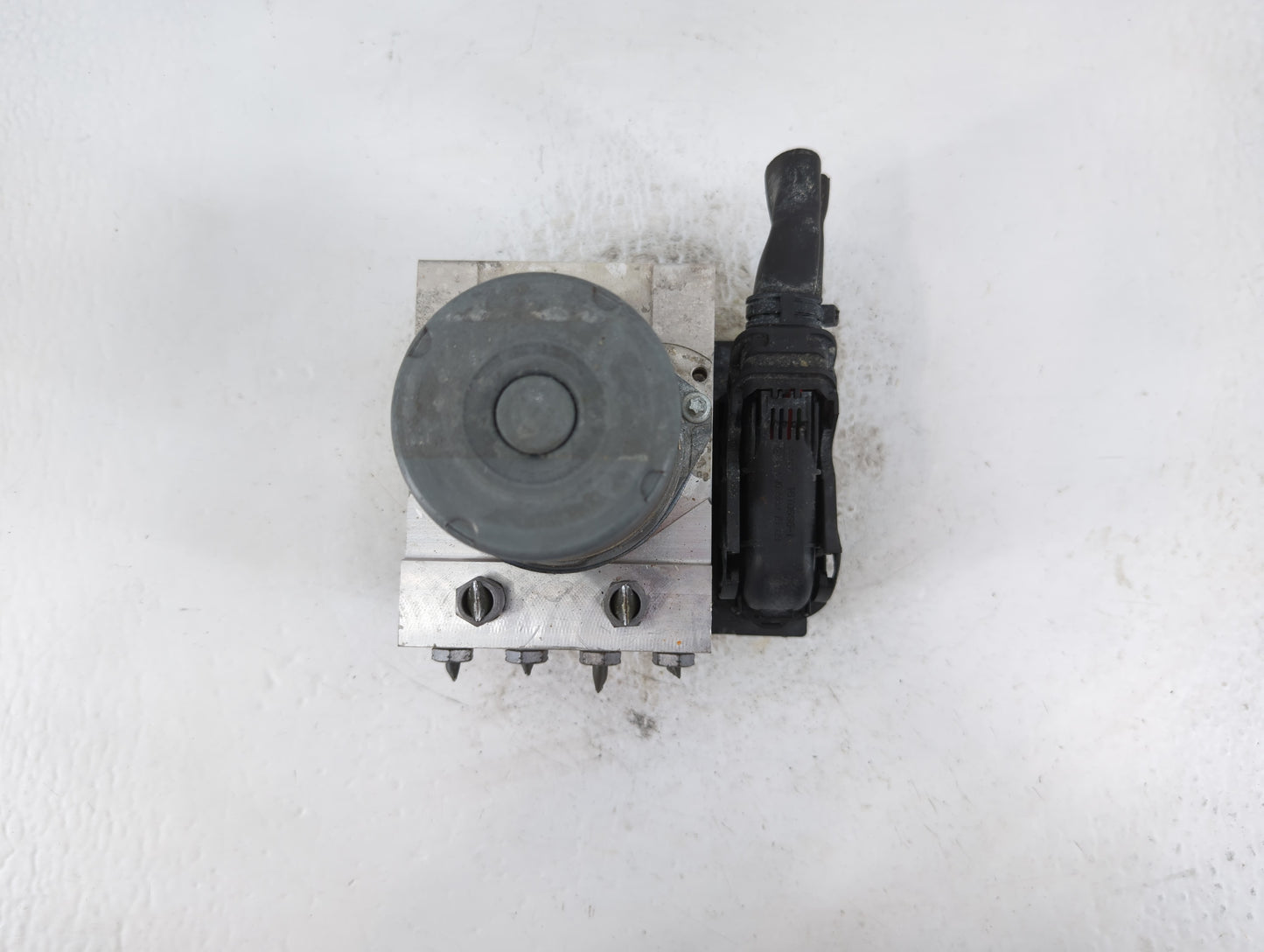 2011 Mercedes-Benz E350 ABS Pump Control Module Replacement P/N:A212 431 47 12 Fits Fits 2009 2010 2012 2013 2014 OEM Used Auto Parts - Oemusedautoparts1.com
