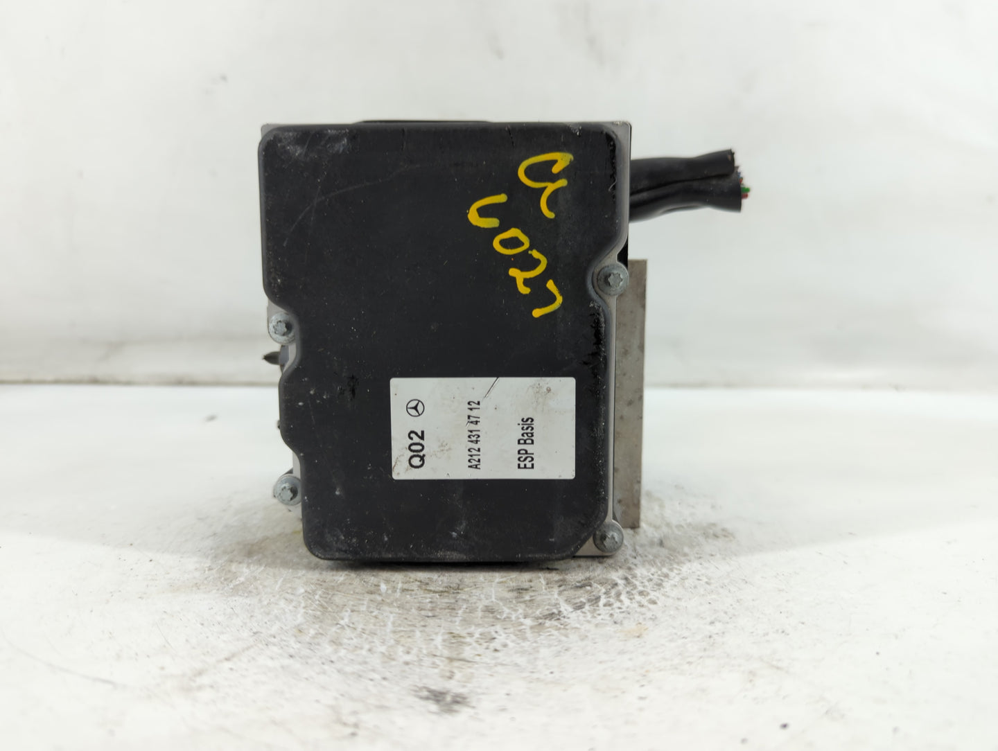 2011 Mercedes-Benz E350 ABS Pump Control Module Replacement P/N:A212 431 47 12 Fits Fits 2009 2010 2012 2013 2014 OEM Used Auto Parts - Oemusedautoparts1.com