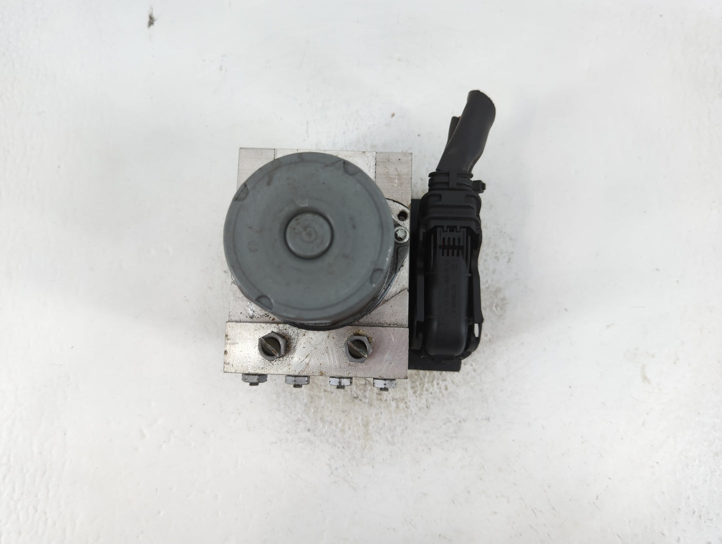 2015-2016 Mercedes-Benz E350 ABS Pump Control Module Replacement P/N:A 212 431 35 12 Fits Fits 2015 2016 2017 OEM Used Auto Parts - Oemusedautoparts1.com
