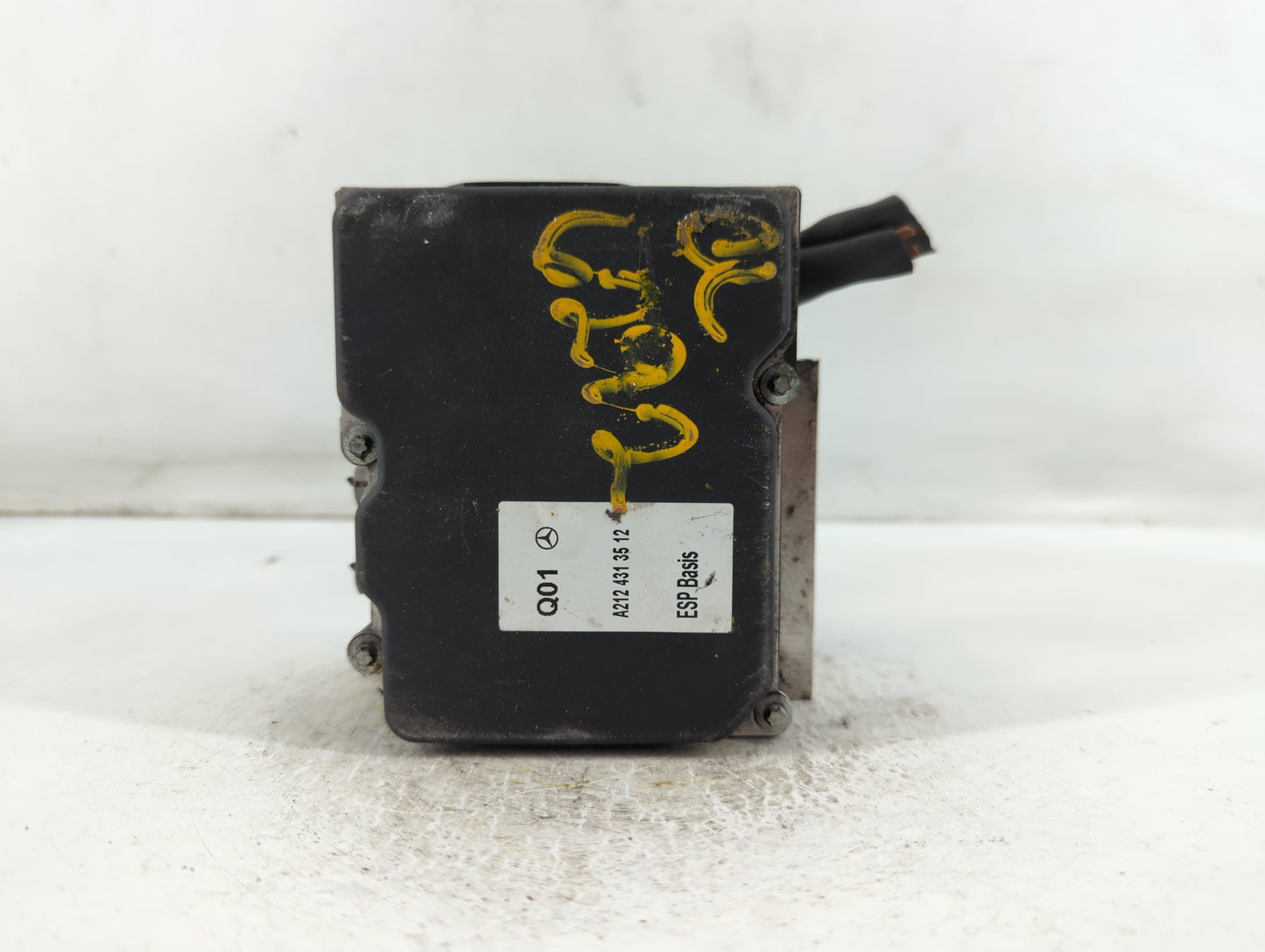 2015-2016 Mercedes-Benz E350 ABS Pump Control Module Replacement P/N:A 212 431 35 12 Fits Fits 2015 2016 2017 OEM Used Auto Parts - Oemusedautoparts1.com