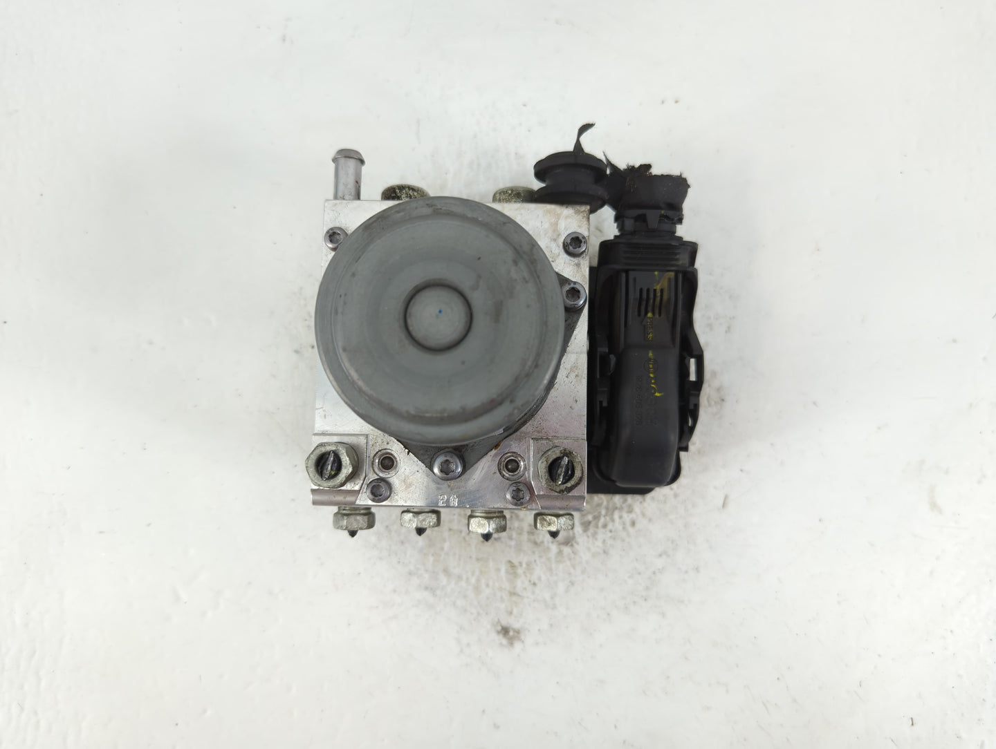 2017-2020 Chevrolet Impala ABS Pump Control Module Replacement P/N:84020431 Fits Fits 2017 2018 2019 2020 OEM Used Auto Parts - Oemusedautoparts1.com