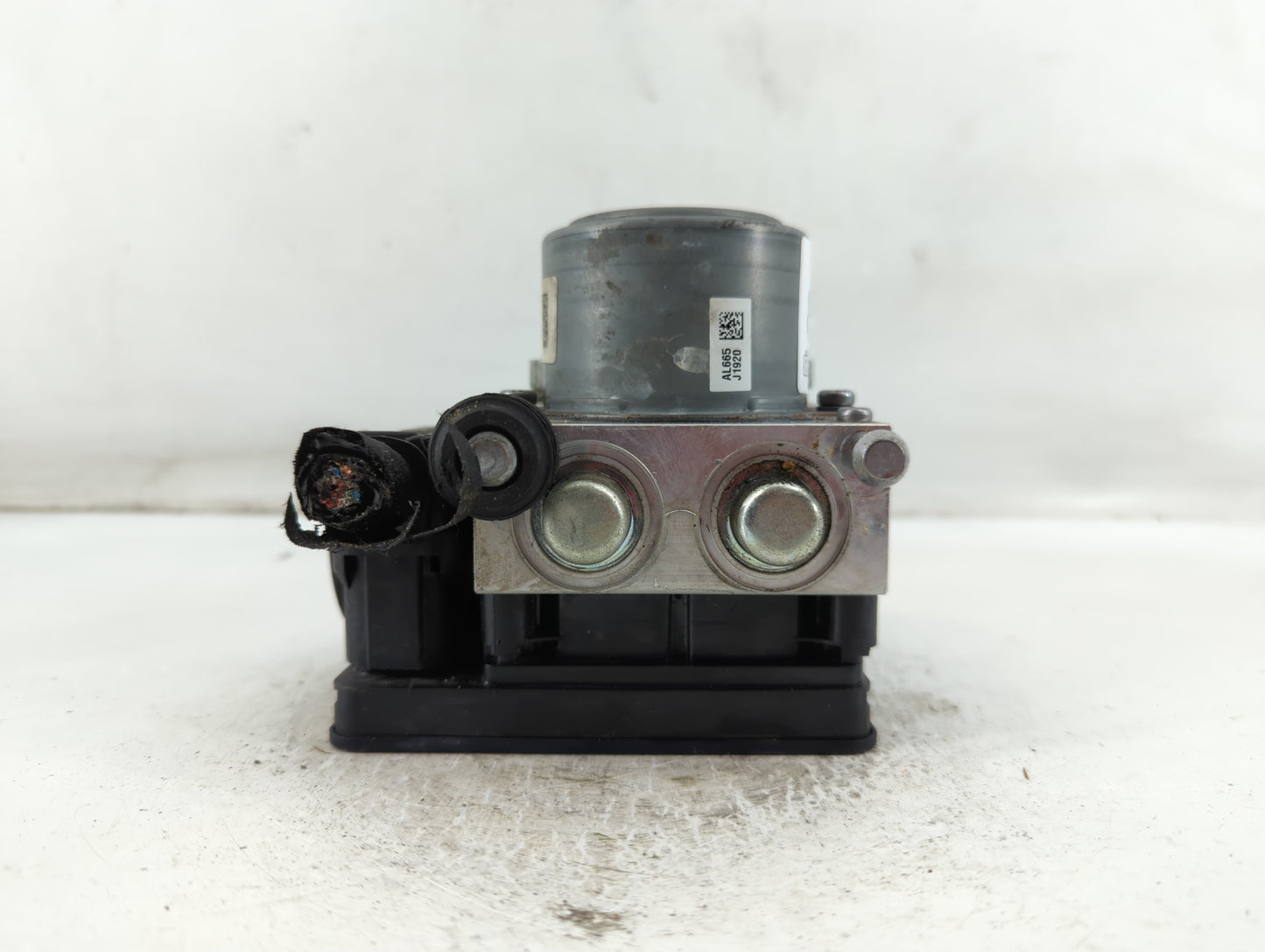 2017-2020 Chevrolet Impala ABS Pump Control Module Replacement P/N:84020431 Fits Fits 2017 2018 2019 2020 OEM Used Auto Parts - Oemusedautoparts1.com
