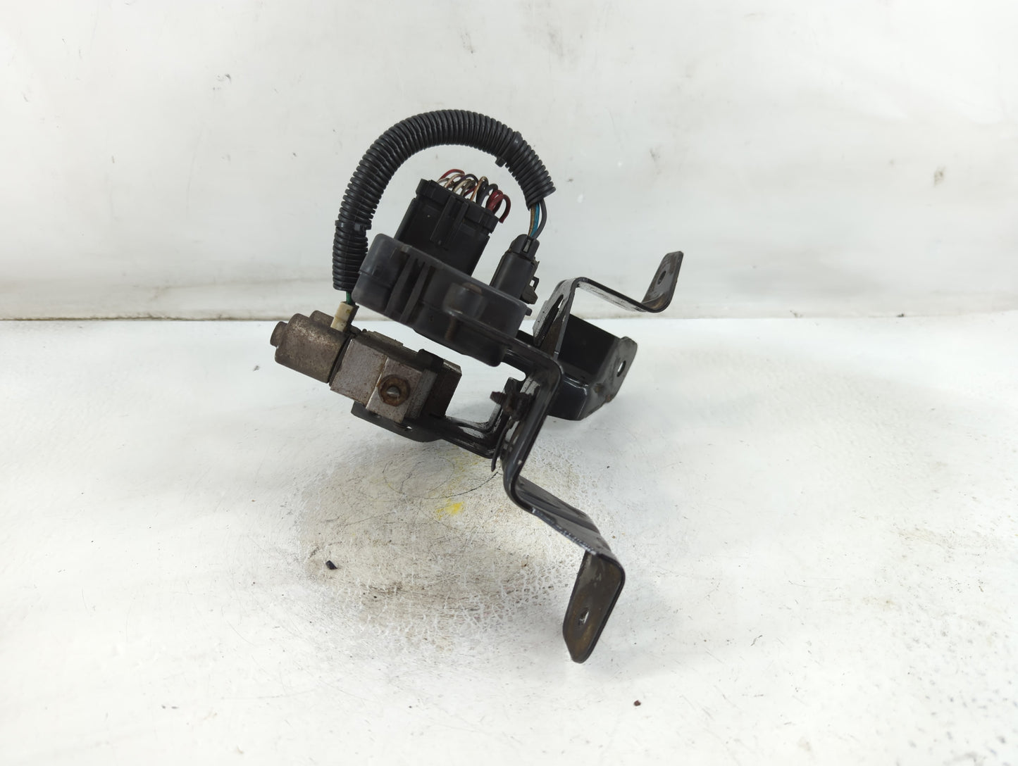 2000-2001 Dodge Ram 1500 ABS Pump Control Module Replacement P/N:P52010075AC Fits Fits 2000 2001 OEM Used Auto Parts