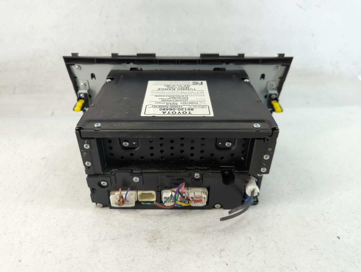 2010-2011 Toyota Camry Radio AM FM Cd Player Receiver Replacement P/N:86120-06480 Fits Fits 2010 2011 OEM Used Auto Parts - Oemusedautoparts1.com