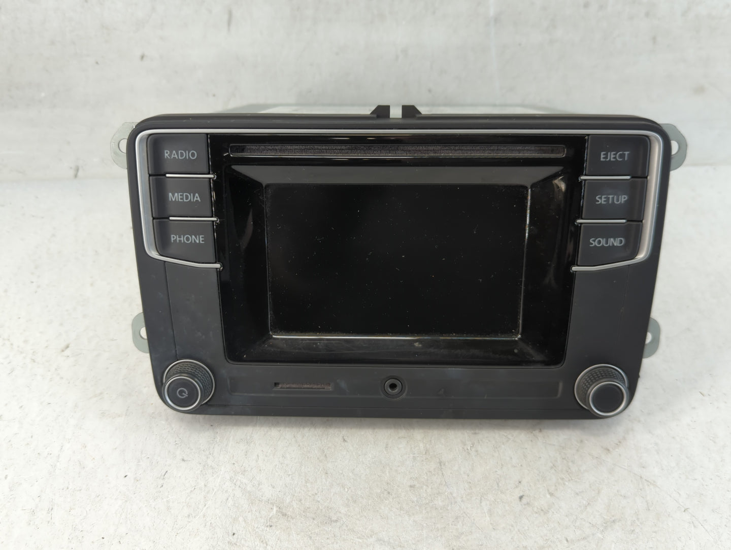2018-2019 Volkswagen Beetle Radio AM FM Cd Player Receiver Replacement P/N:561 035 150 B Fits Fits 2018 2019 OEM Used Auto Parts - Oemusedautoparts1.com