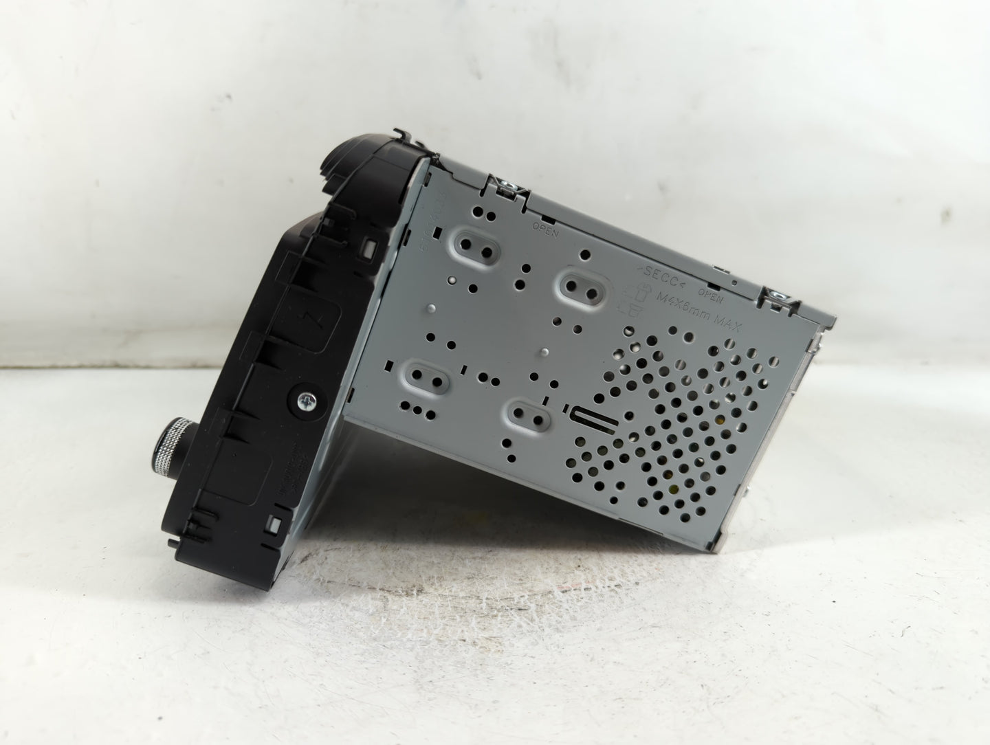 2016-2018 Kia Sorento Radio AM FM Cd Player Receiver Replacement P/N:96180-C6000WK Fits Fits 2016 2017 2018 OEM Used Auto Parts - Oemusedautoparts1.com