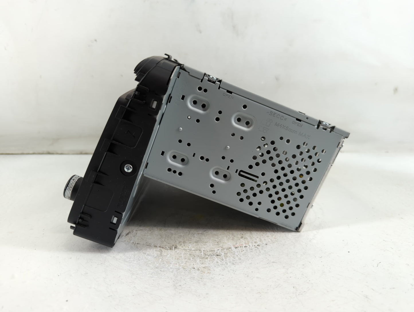 2016-2018 Kia Sorento Radio AM FM Cd Player Receiver Replacement P/N:96180-C6000WK Fits Fits 2016 2017 2018 OEM Used Auto Parts - Oemusedautoparts1.com