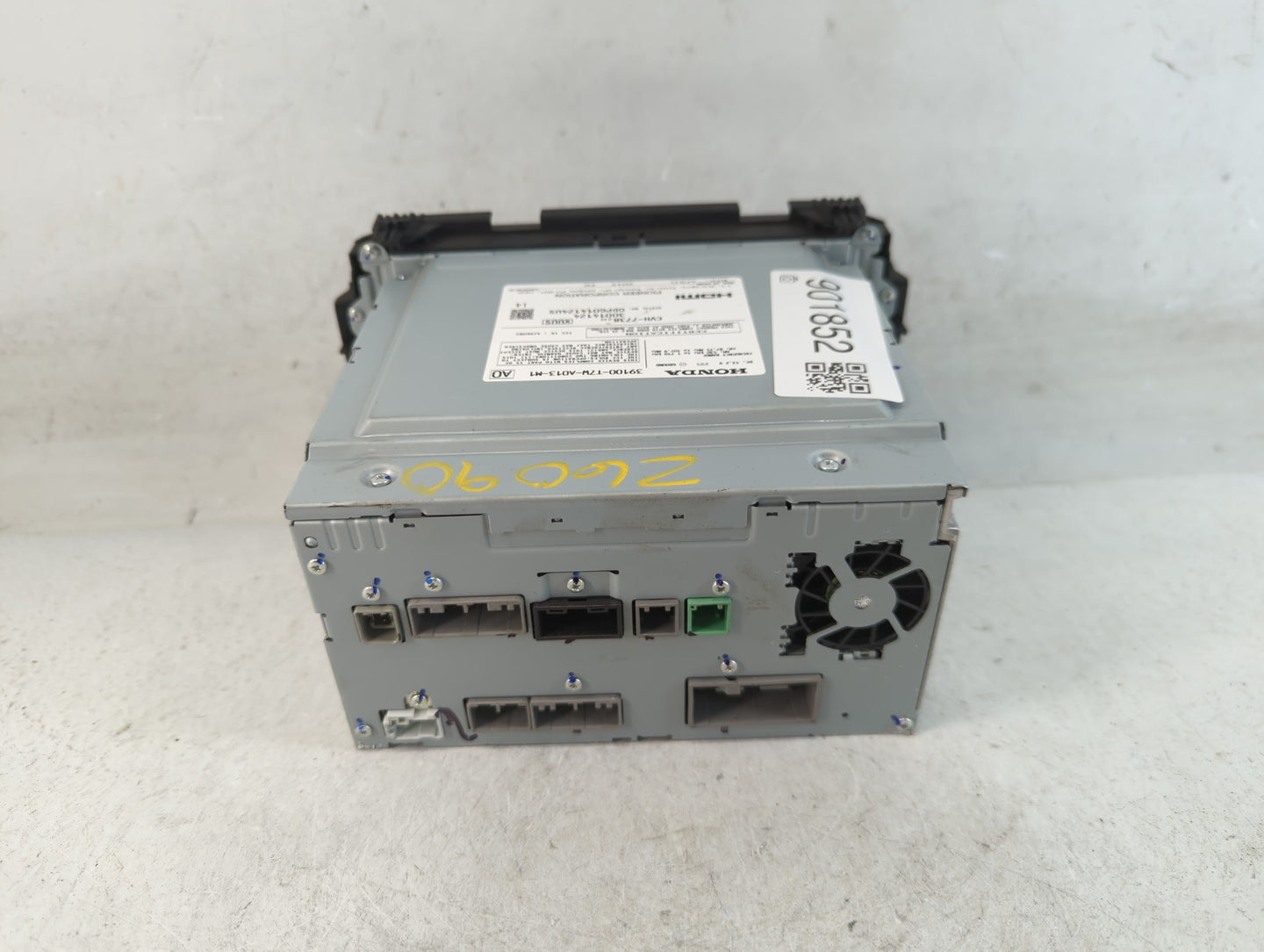 2016 Honda Hr-V Radio AM FM Cd Player Receiver Replacement P/N:39100-T7W-A013-M1 Fits OEM Used Auto Parts - Oemusedautoparts1.com