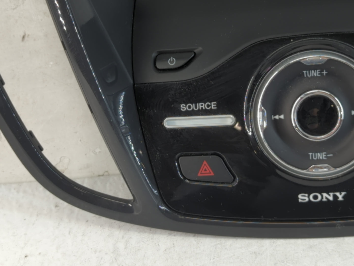 2013-2016 Ford C-Max Radio AM FM Cd Player Receiver Replacement P/N:00035057 0151-696 Fits Fits 2013 2014 2015 2016 OEM Used Auto Parts - Oemusedautoparts1.com