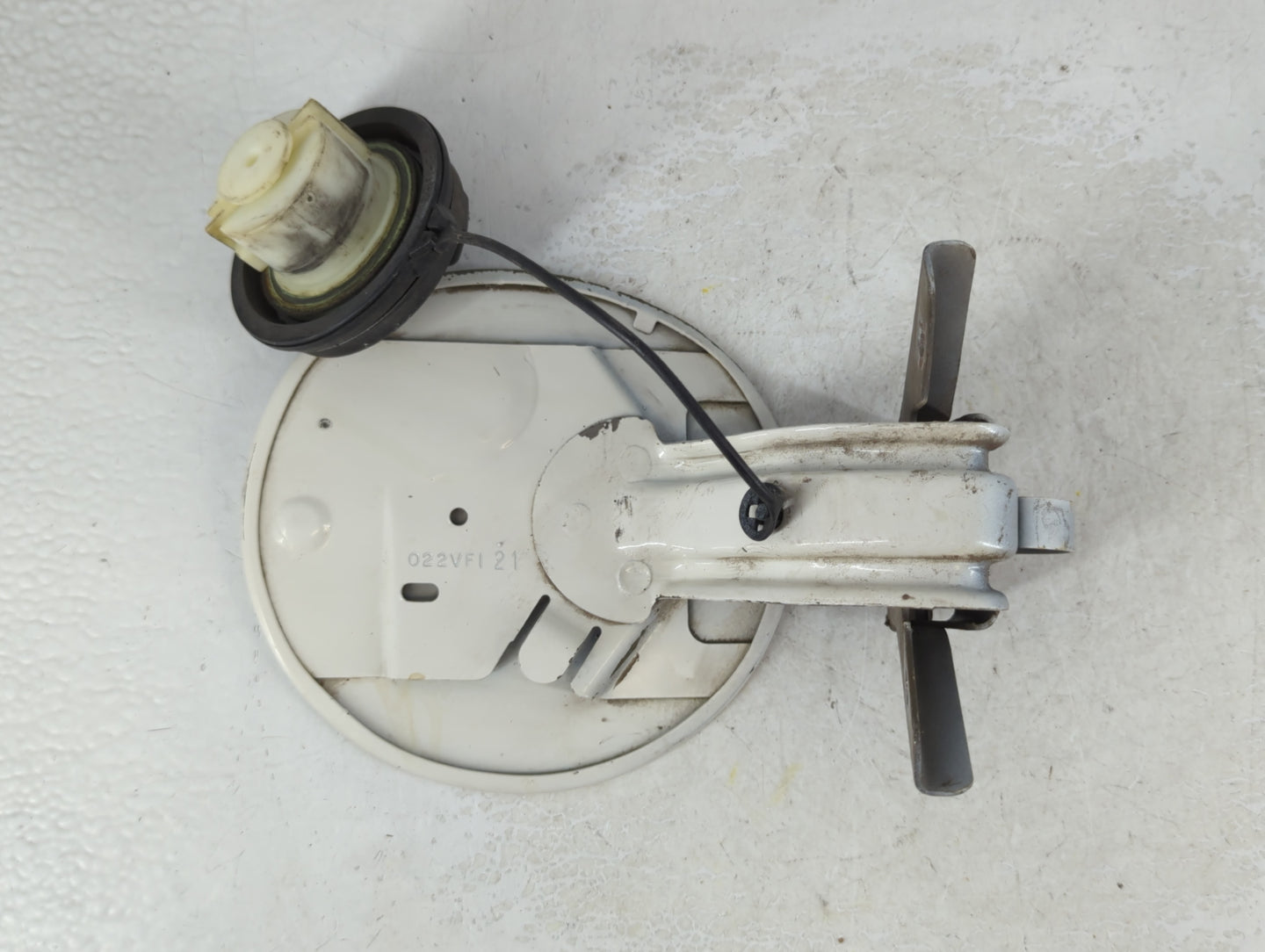 2011 Chevrolet Malibu Fuel Tank Door Lid Gas Tank White - Oemusedautoparts1.com