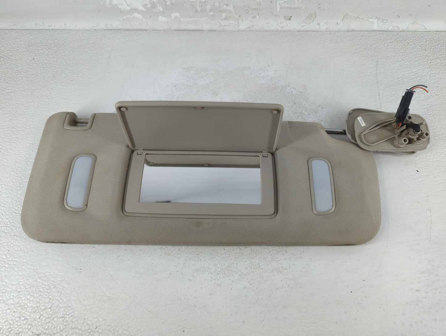 2007-2013 Chevrolet Silverado 1500 Sun Visor Shade Replacement Passenger Right Mirror Fits OEM Used Auto Parts