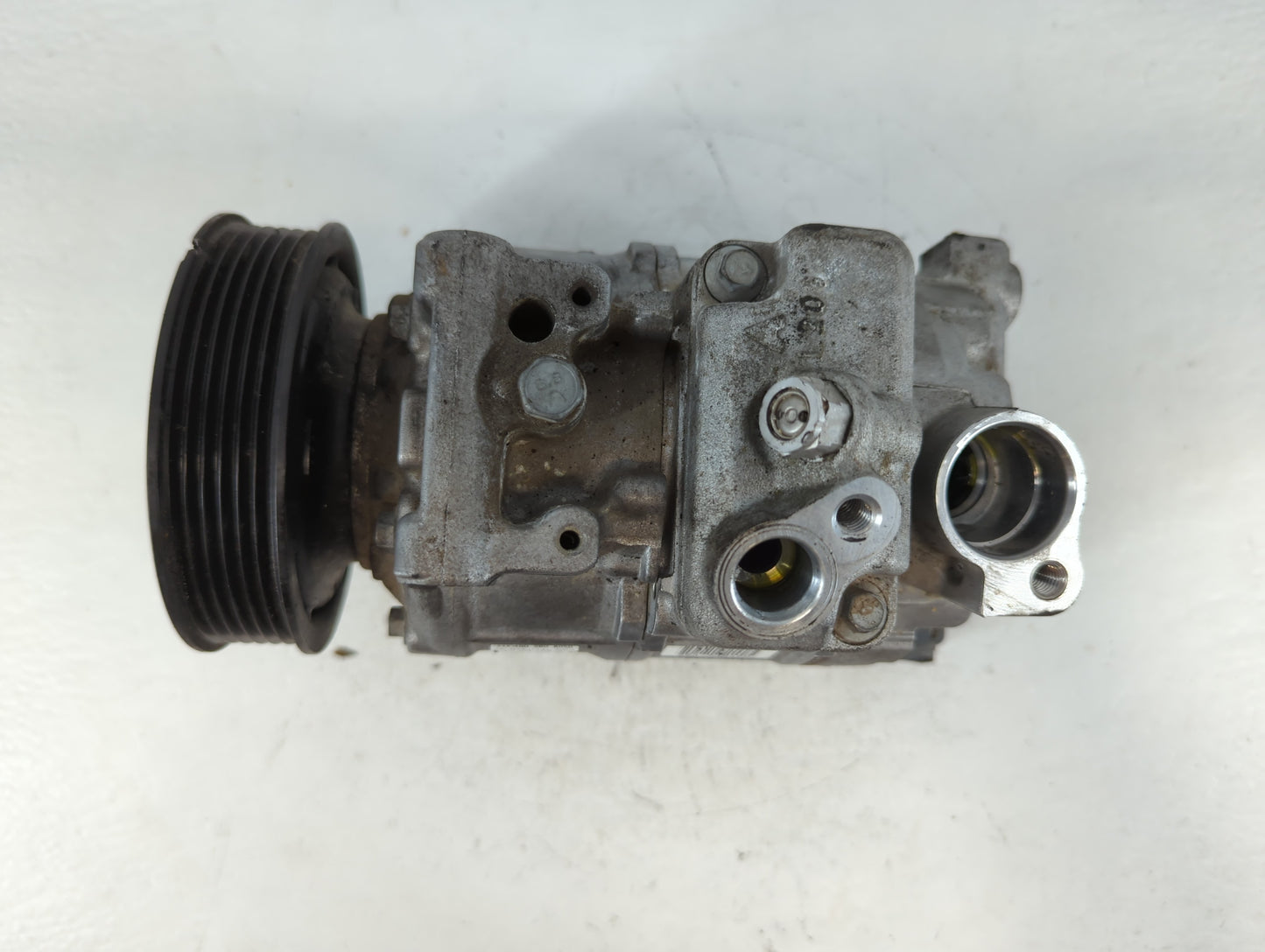 2012-2015 Audi A6 Alternator Replacement Generator Charging Assembly Engine OEM P/N:4G0 260 805 D Fits Fits 2012 2013 2014 2015 OEM Used Auto Parts