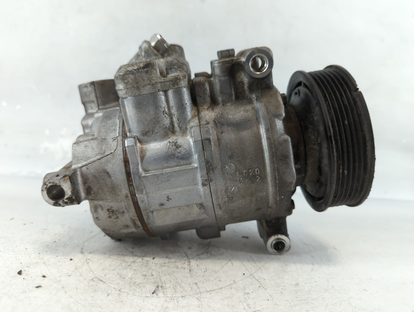 2012-2015 Audi A6 Alternator Replacement Generator Charging Assembly Engine OEM P/N:4G0 260 805 D Fits Fits 2012 2013 2014 2015 OEM Used Auto Parts