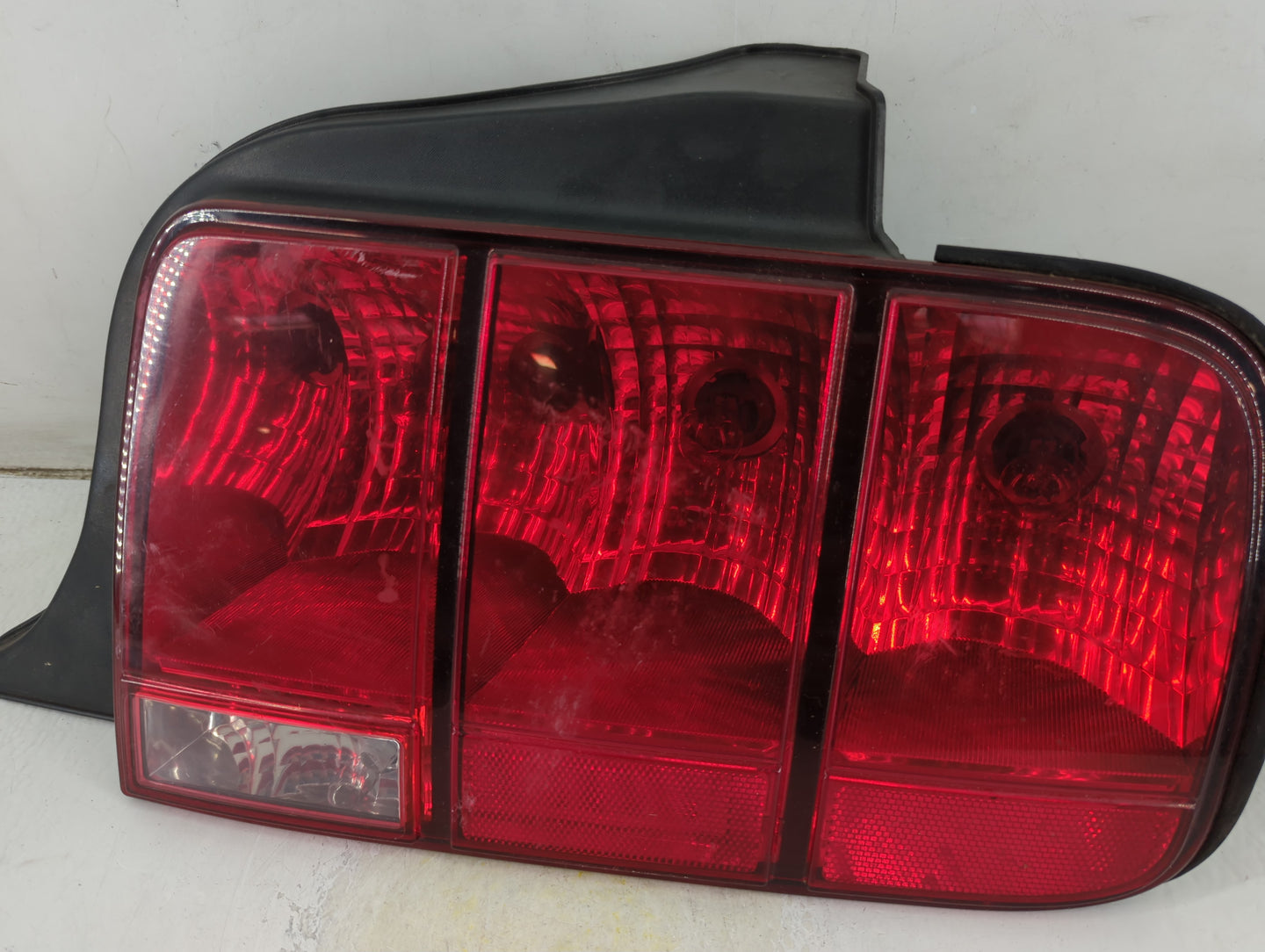 2005-2009 Ford Mustang Tail Light Assembly Passenger Right OEM Fits Fits 2005 2006 2007 2008 2009 OEM Used Auto Parts - Oemusedautoparts1.com