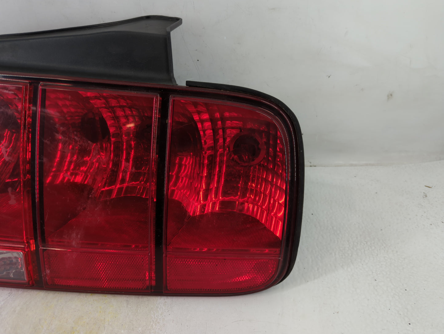 2005-2009 Ford Mustang Tail Light Assembly Passenger Right OEM Fits Fits 2005 2006 2007 2008 2009 OEM Used Auto Parts - Oemusedautoparts1.com