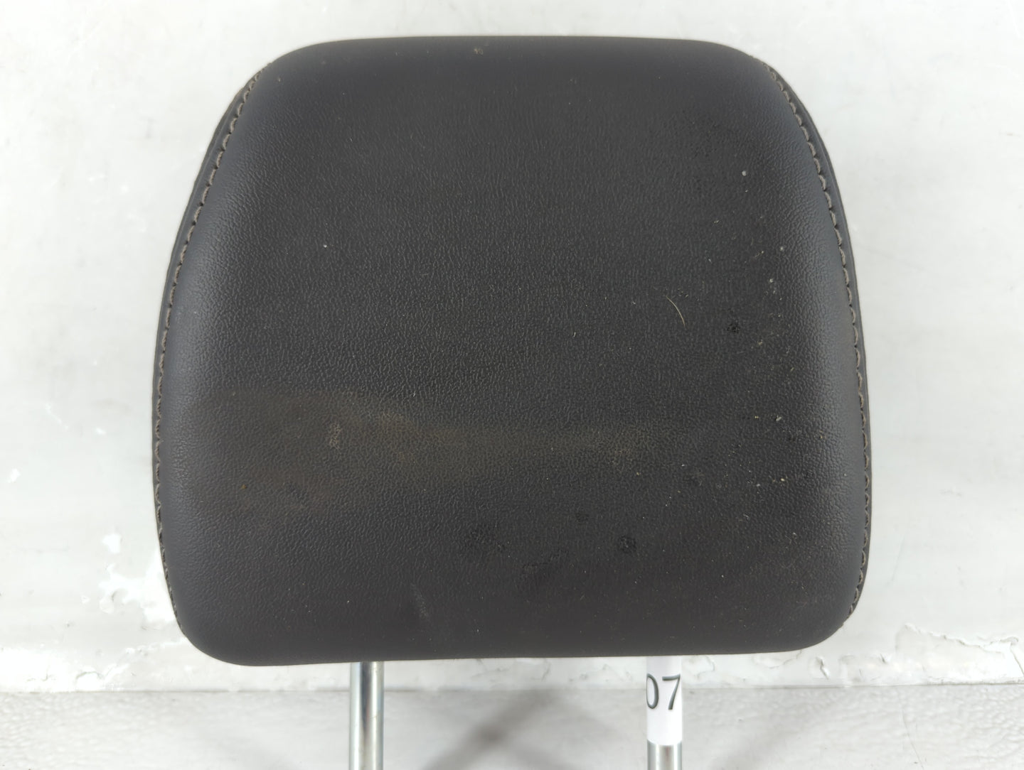 2013-2016 Ford Taurus Headrest Head Rest Rear Seat Fits Fits 2013 2014 2015 2016 OEM Used Auto Parts - Oemusedautoparts1.com