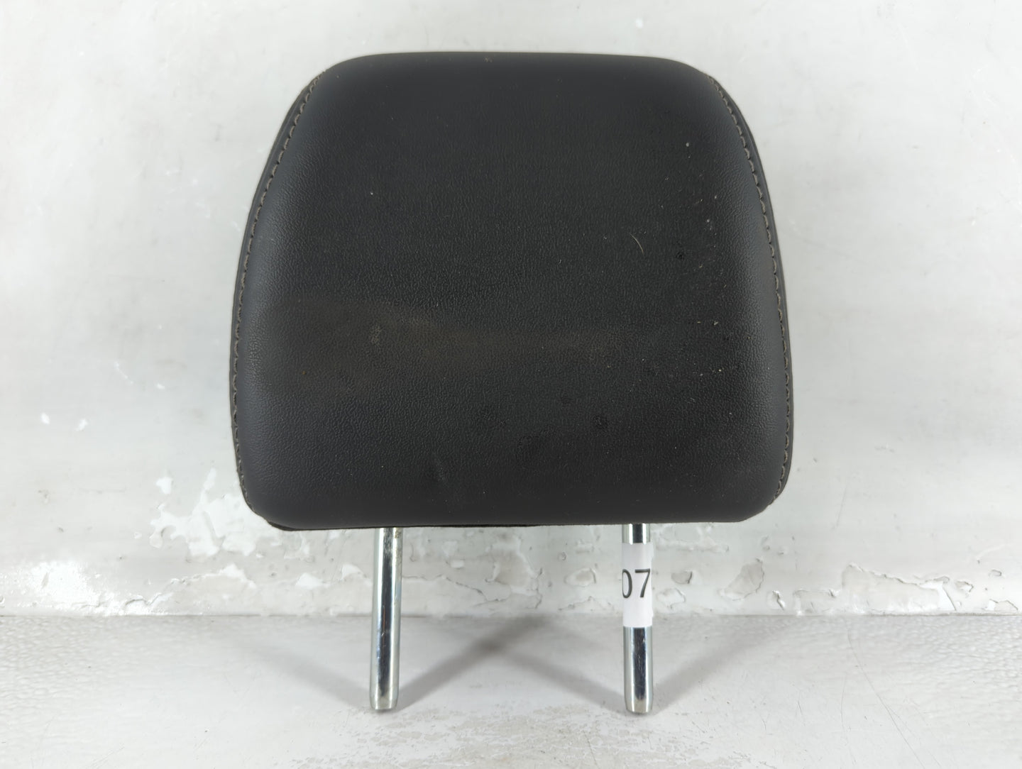 2013-2016 Ford Taurus Headrest Head Rest Rear Seat Fits Fits 2013 2014 2015 2016 OEM Used Auto Parts - Oemusedautoparts1.com