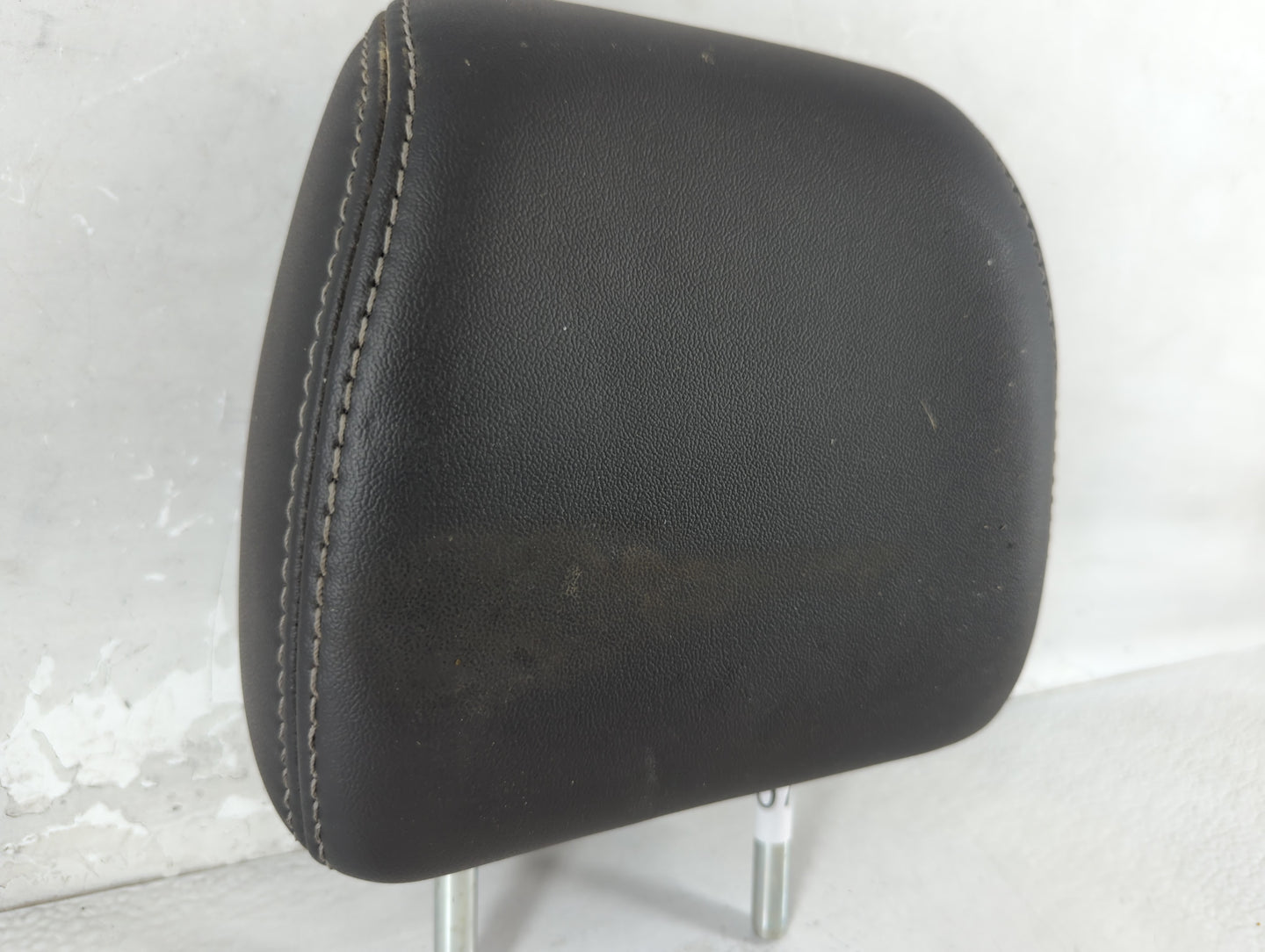 2013-2016 Ford Taurus Headrest Head Rest Rear Seat Fits Fits 2013 2014 2015 2016 OEM Used Auto Parts - Oemusedautoparts1.com