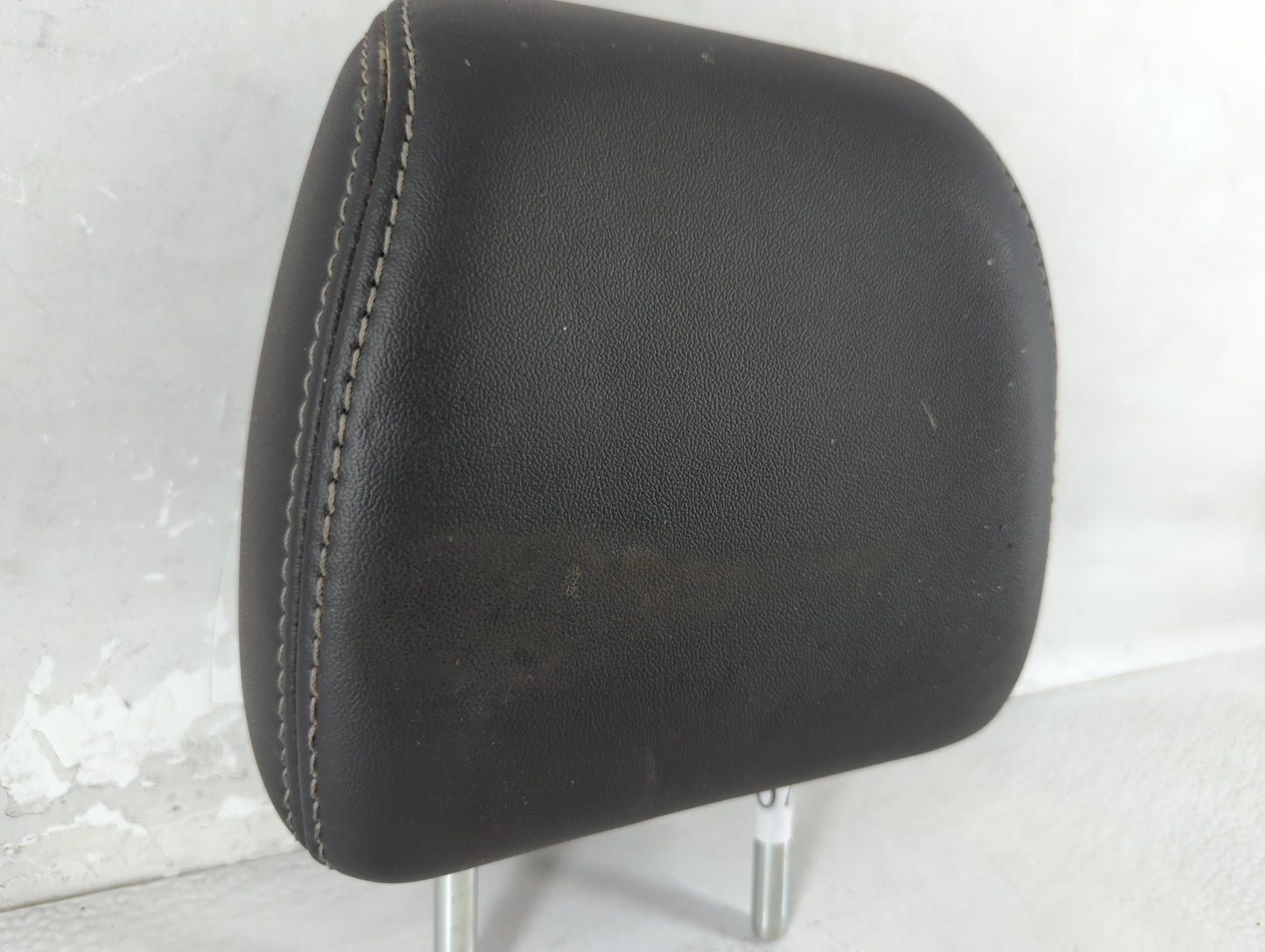 2013-2016 Ford Taurus Headrest Head Rest Rear Seat Fits Fits 2013 2014 2015 2016 OEM Used Auto Parts - Oemusedautoparts1.com